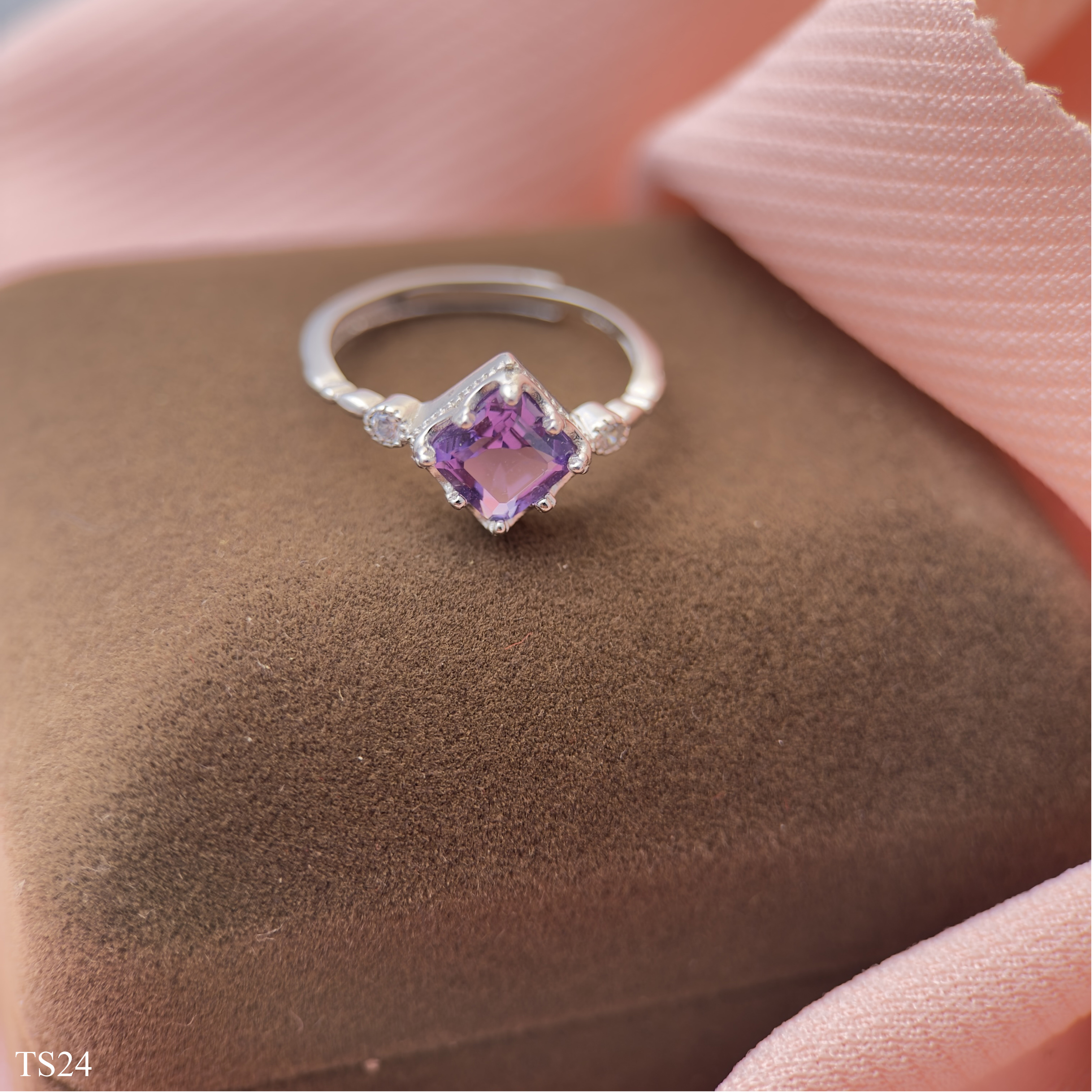 Nhẫn Nữ Bạc 925 Thạch Anh Tím Cắt Giác Facet