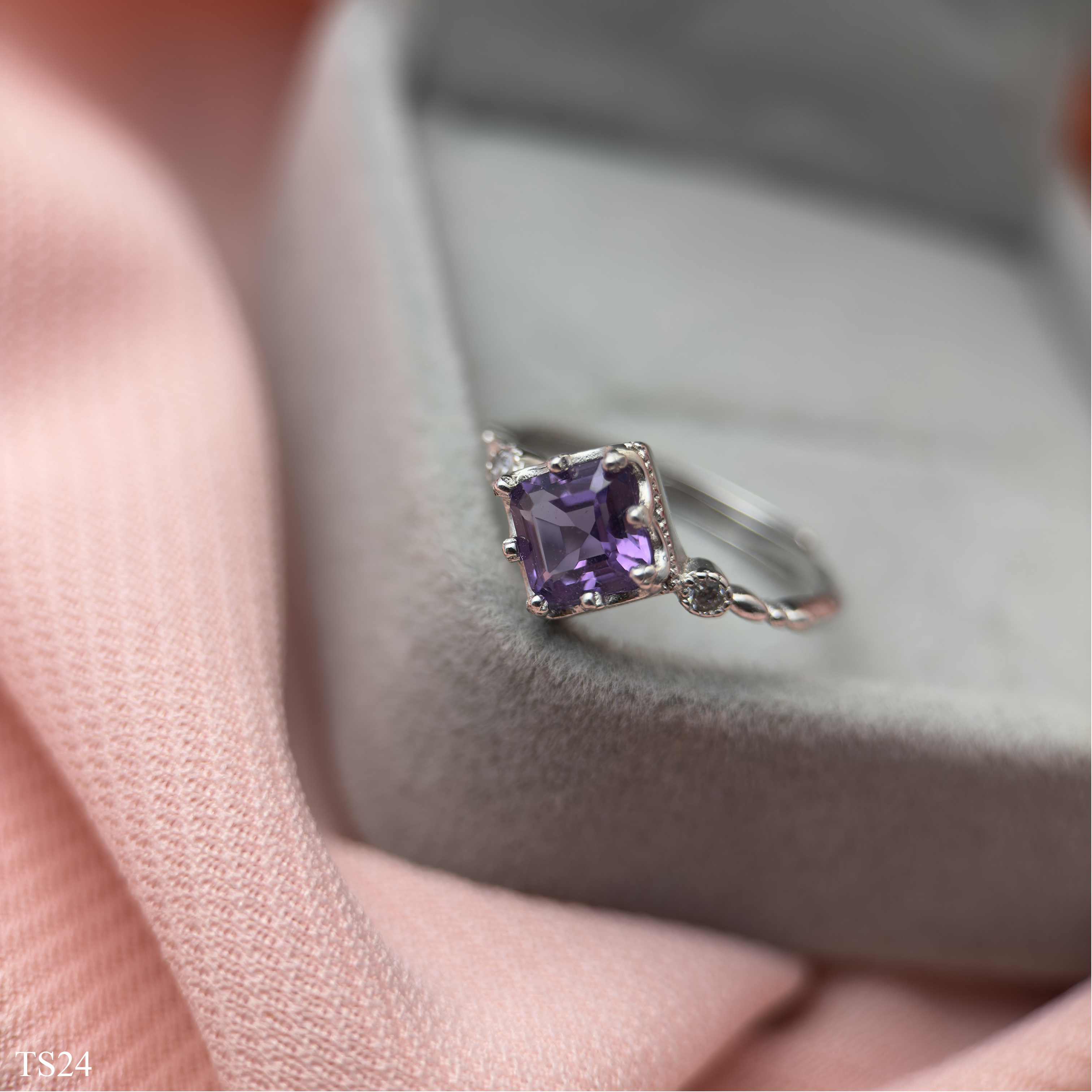 Nhẫn Nữ Bạc 925 Thạch Anh Tím Cắt Giác Facet