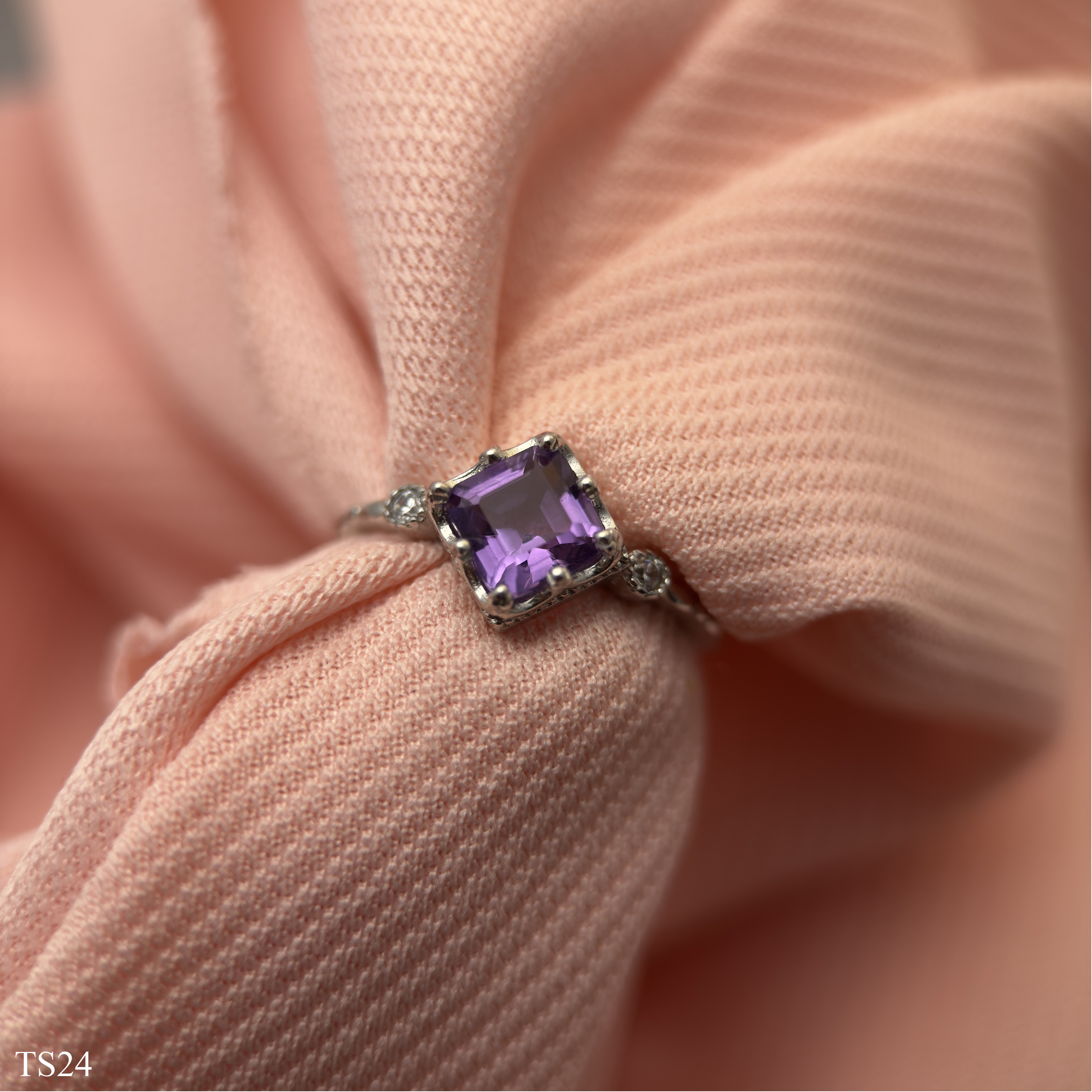 Nhẫn Nữ Bạc 925 Thạch Anh Tím Cắt Giác Facet