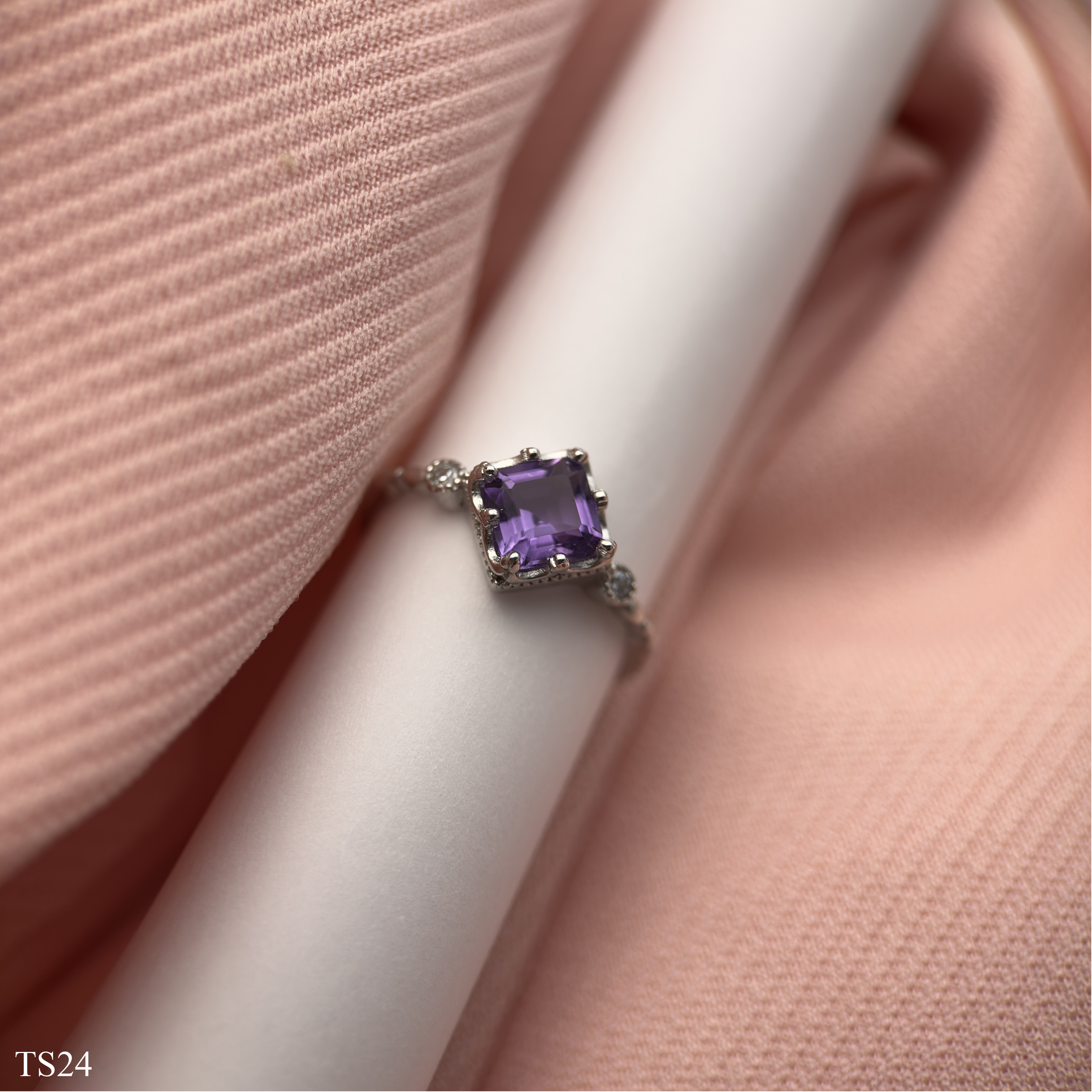 Nhẫn Nữ Bạc 925 Thạch Anh Tím Cắt Giác Facet