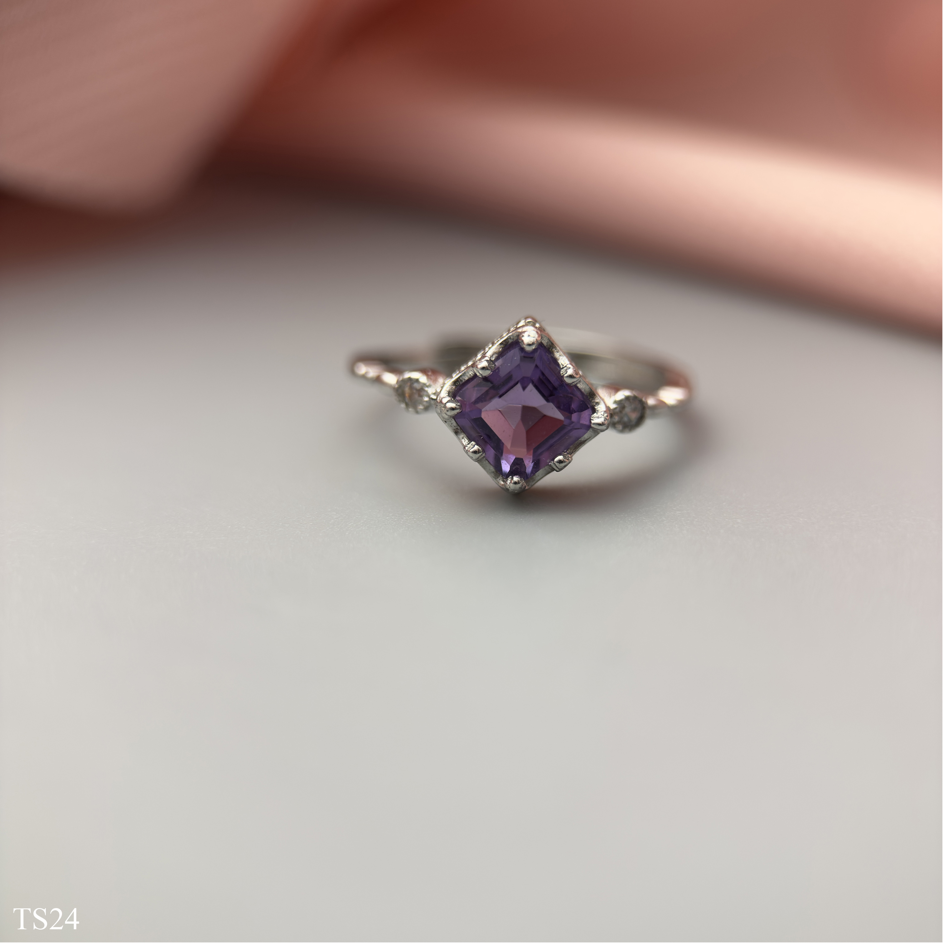 Nhẫn Nữ Bạc 925 Thạch Anh Tím Cắt Giác Facet