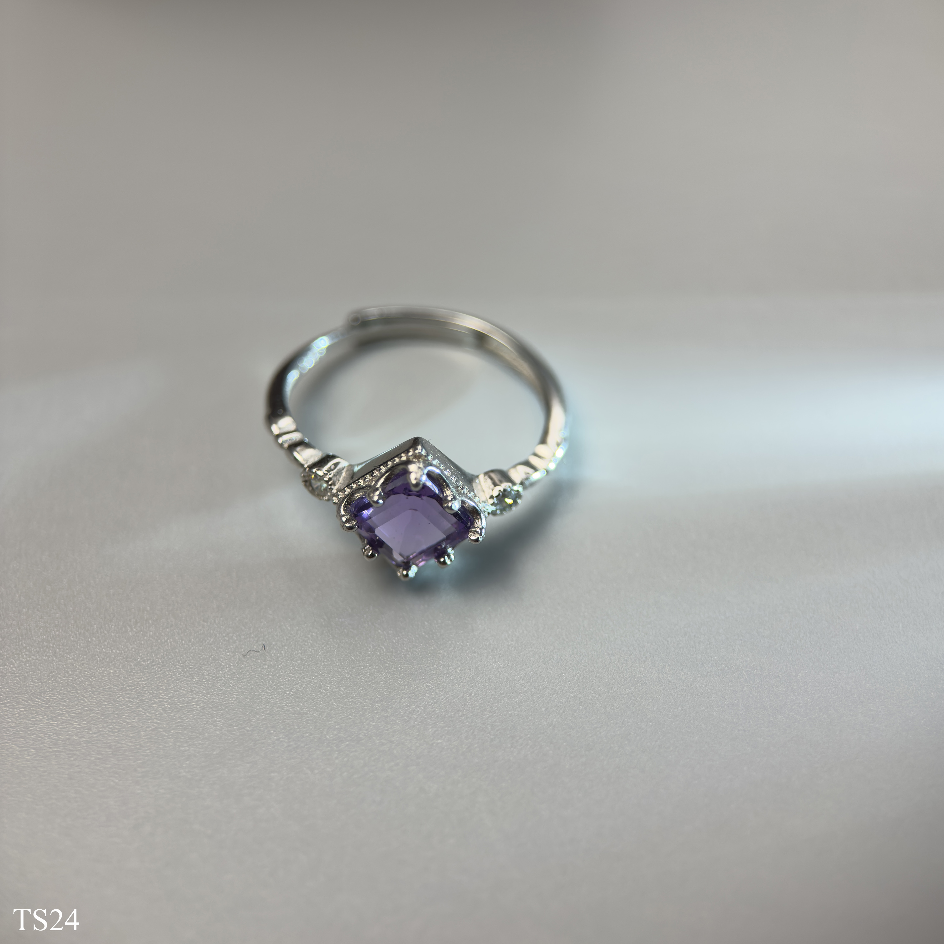 Nhẫn Nữ Bạc 925 Thạch Anh Tím Cắt Giác Facet
