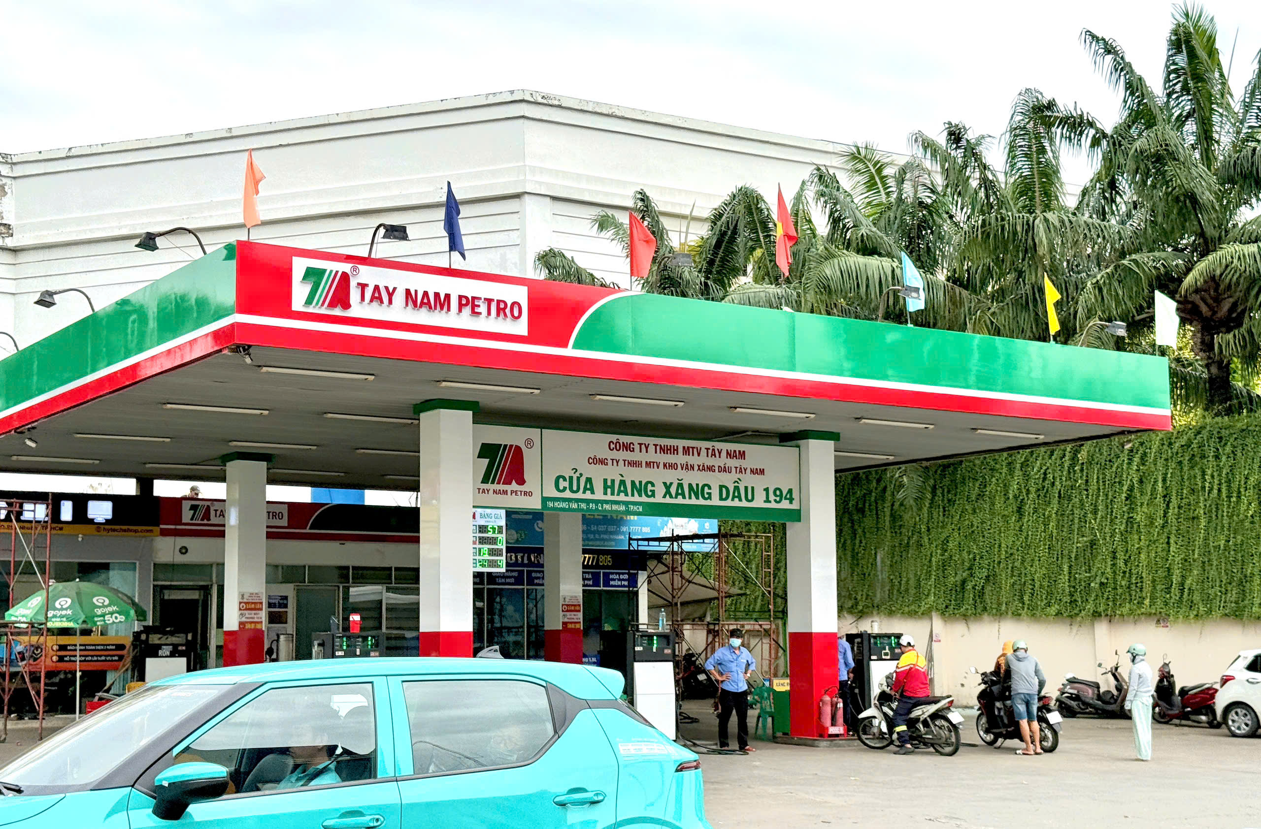 Thi Công Sơn Nhận Diện Toàn Diện tại Trạm Xăng Dầu Tây Nam 194