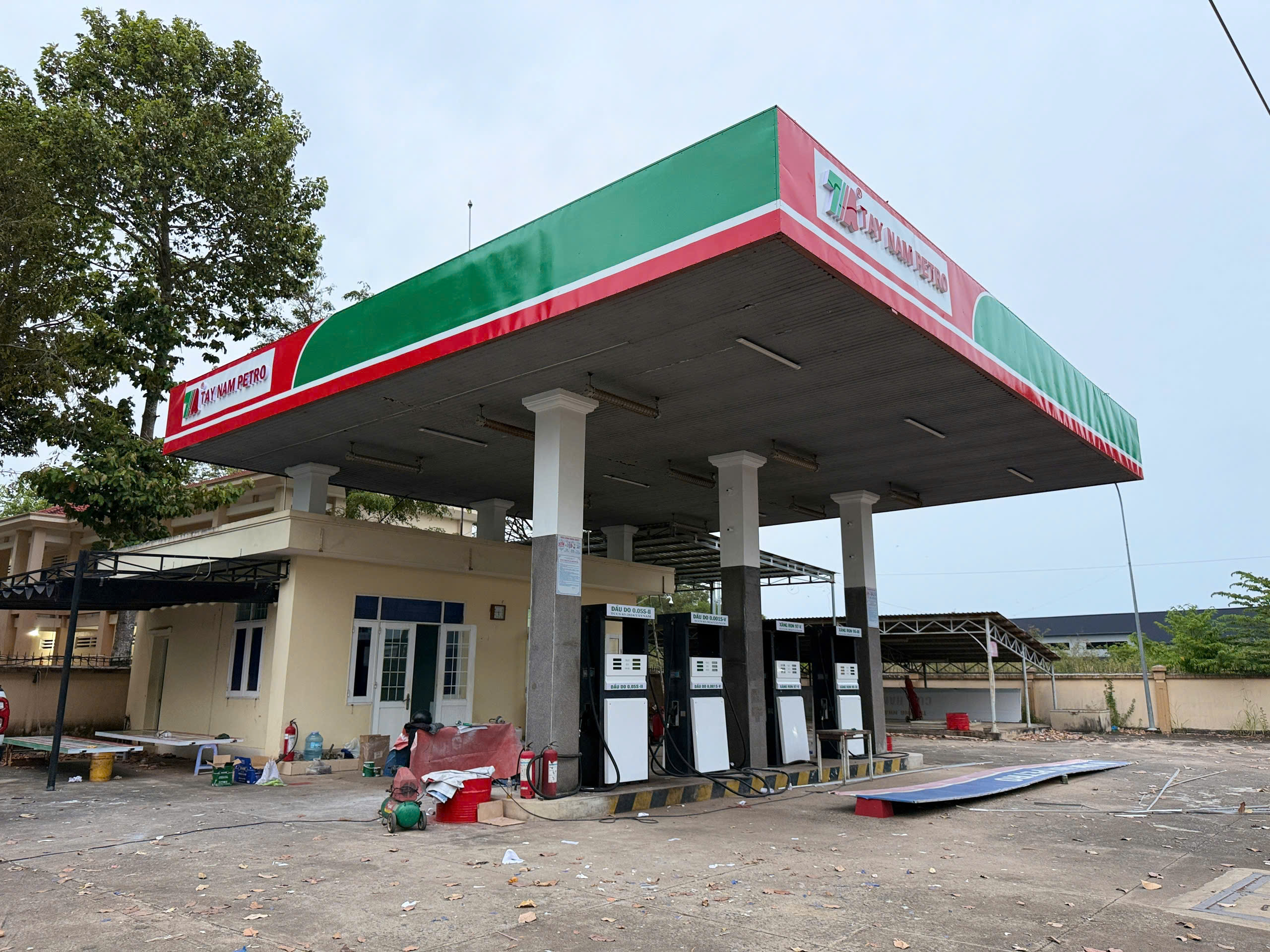 Thi Công Sơn Nhận Diện Toàn Diện tại Trạm Xăng Dầu Thiên Vỹ - Bà Rịa