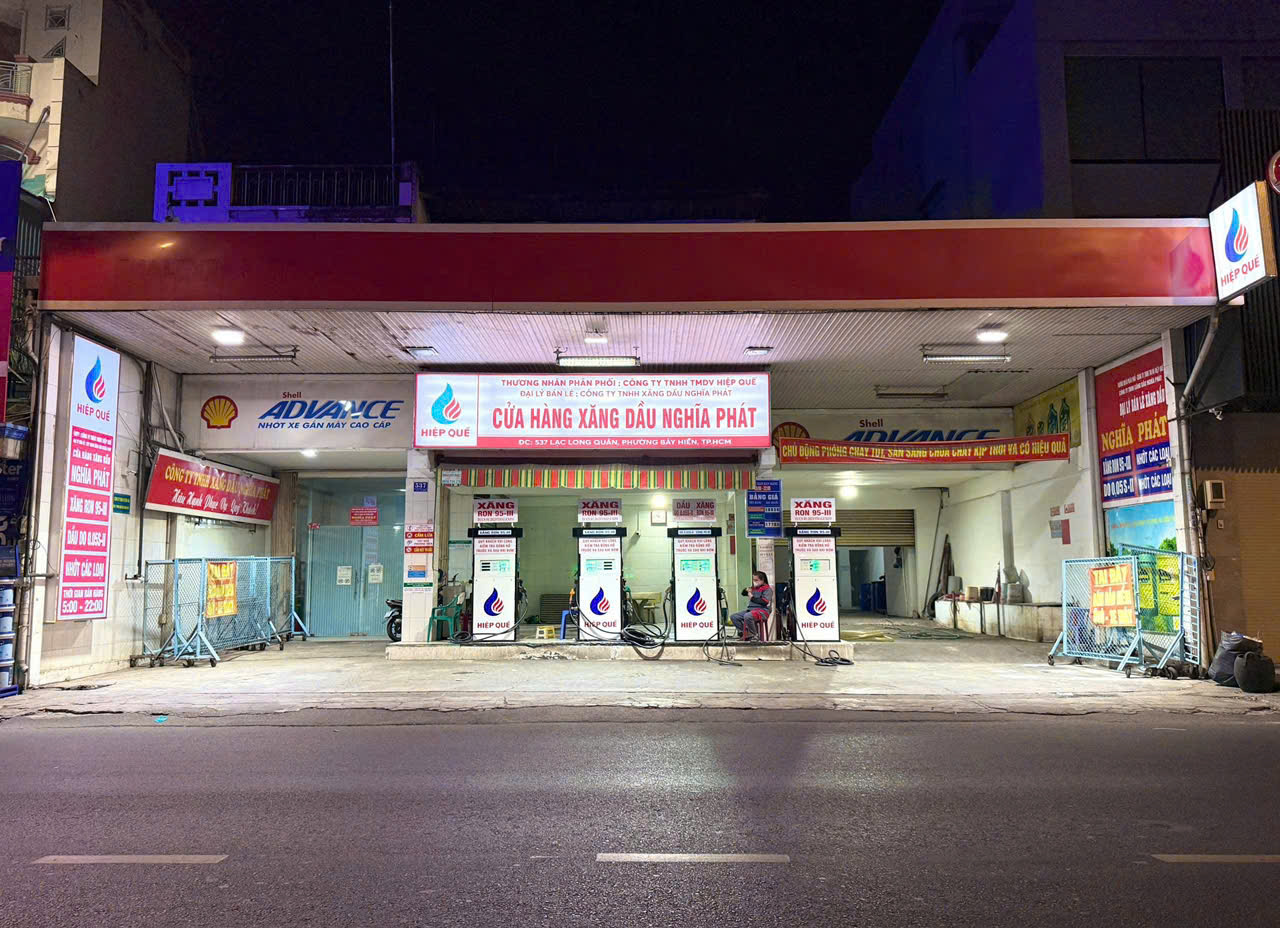 Tân Trang Trụ Bơm Và Bảng Hiệu Tại Trạm Xăng Dầu Nghĩa Phát