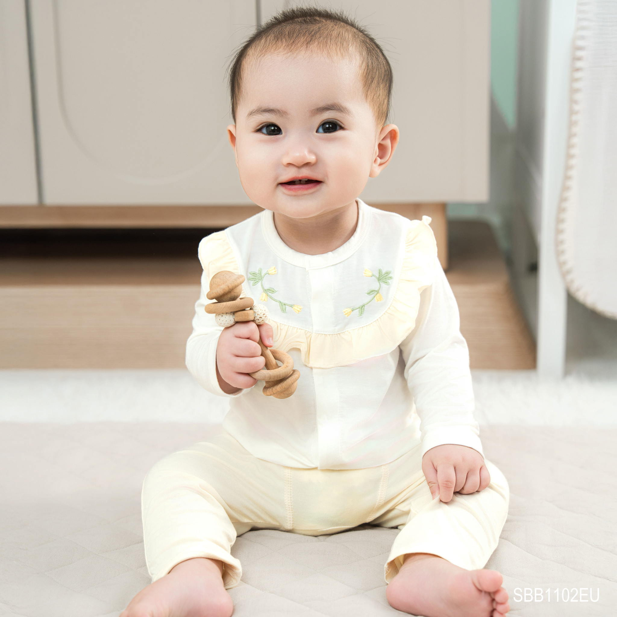 (1-12M) Bộ quần áo dài tay thêu hoa Bubaby, bộ dài tay trẻ em, bộ dài tay bé gái Bambus SBB1102EU