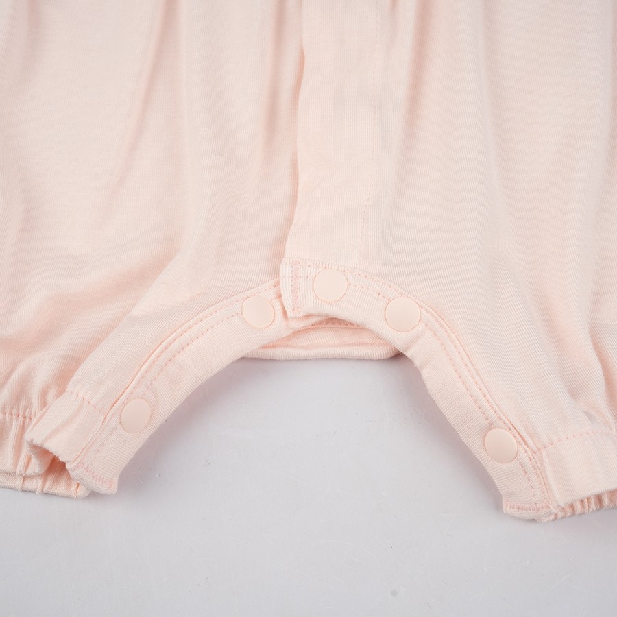 (1M-12M) Body đùi ngắn tay cài giữa bèo vai Bambus BBB230204 | Quần áo BU Baby chính hãng