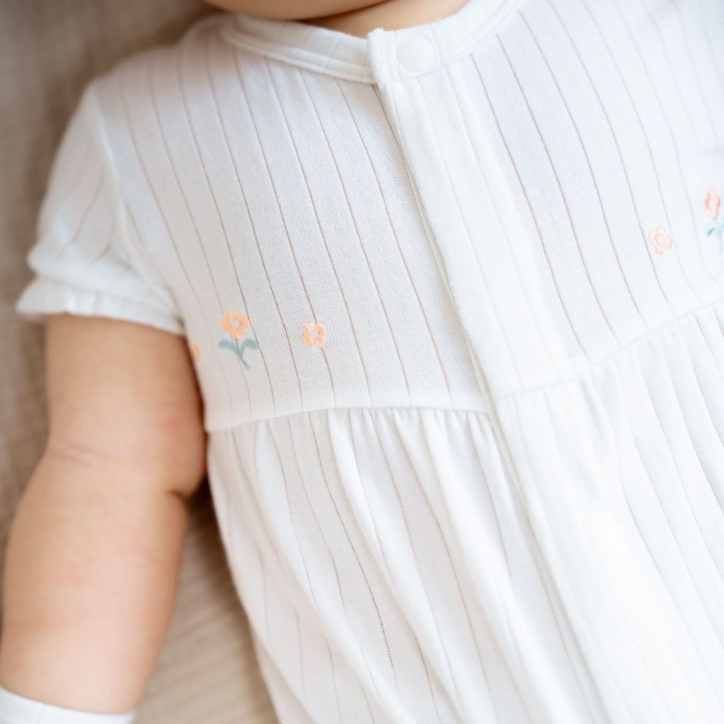 (1M-12M) Body đùi ngắn tay cài giữa cho bé gái Bubaby Molist - BMD230200 | Quần áo BU Baby chính hãng