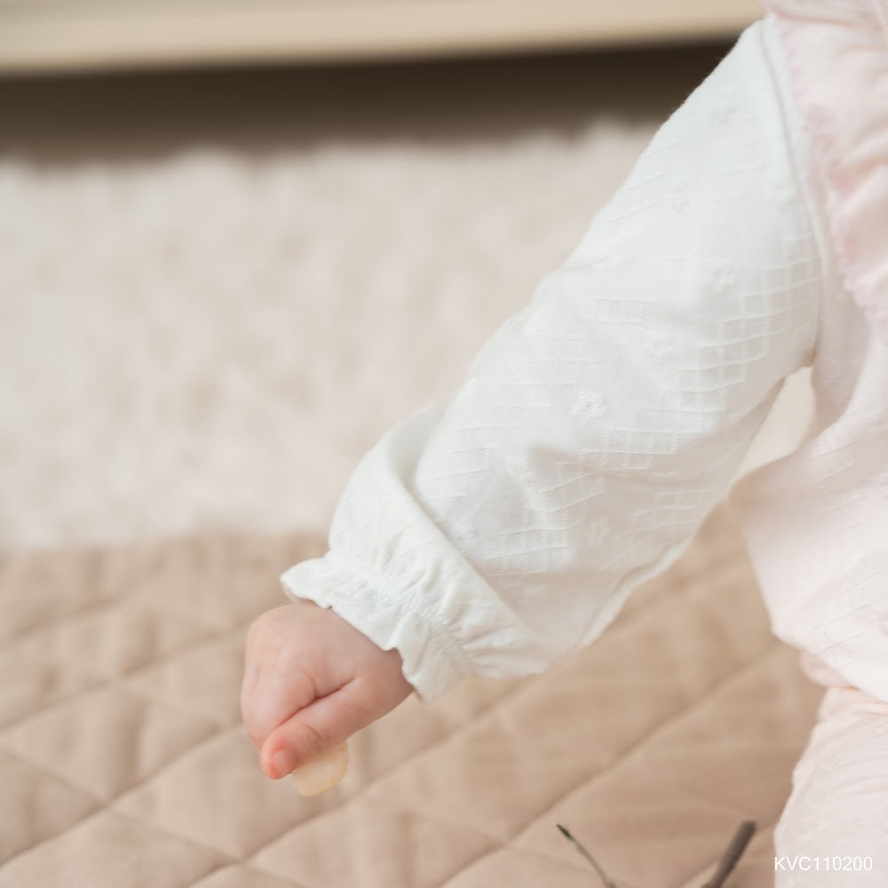 BU Baby (0M-12M) Set dài tay cài giữa, bèo đáp ngực BU Viscose Cotton KVC110200 | Hàng chính hãng