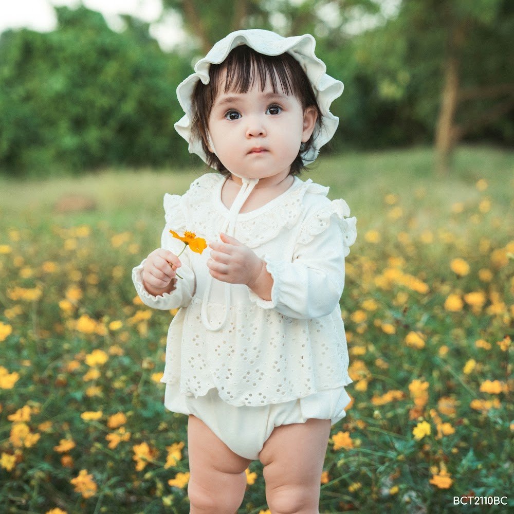 BU Baby (1M-12M) Set Body dài tay kèm cổ ren , cổ bèo bé gái mùa Thu êm Bubaby Cotton BCT2100CR | Hàng chính hãng