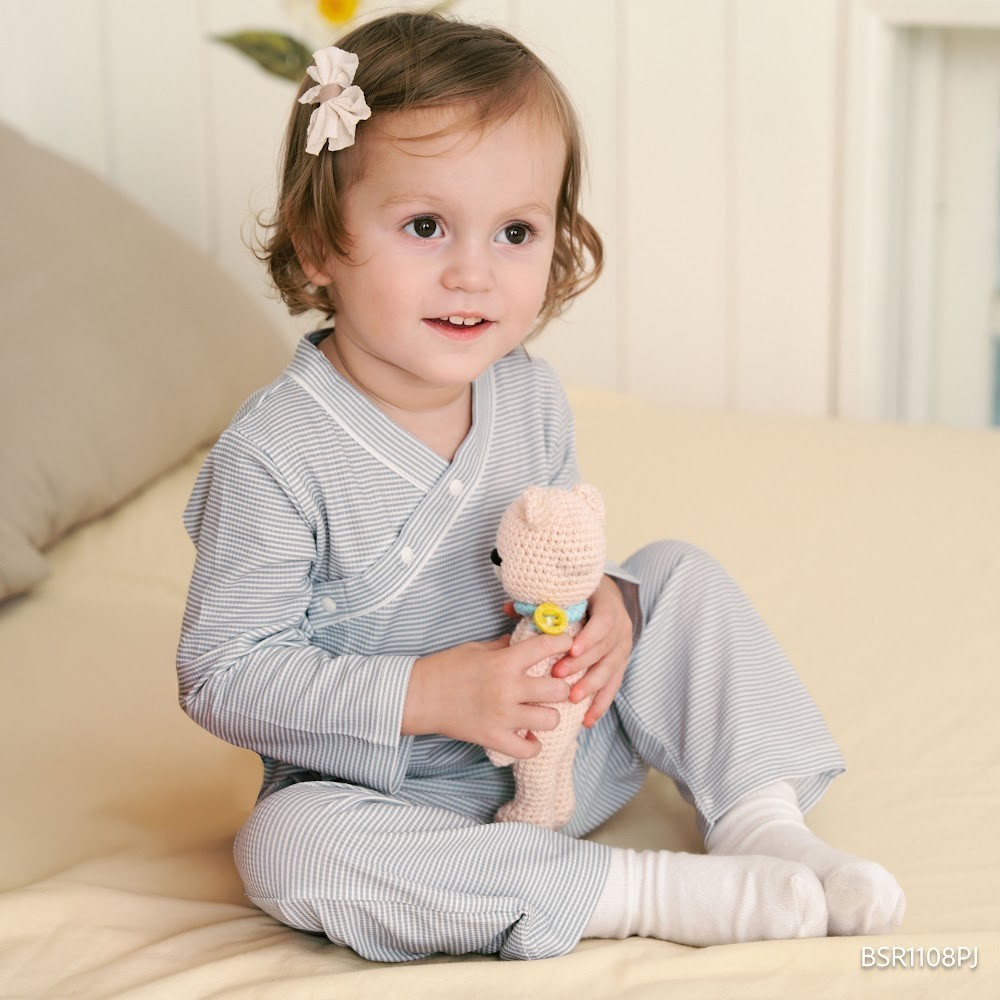 (6M-18M) Bộ dài tay cài chéo Pijama mặc ở nhà, đồ ngủ cho bé  BU Siro BSR1108PJ | Quần áo Bubaby chính hãng