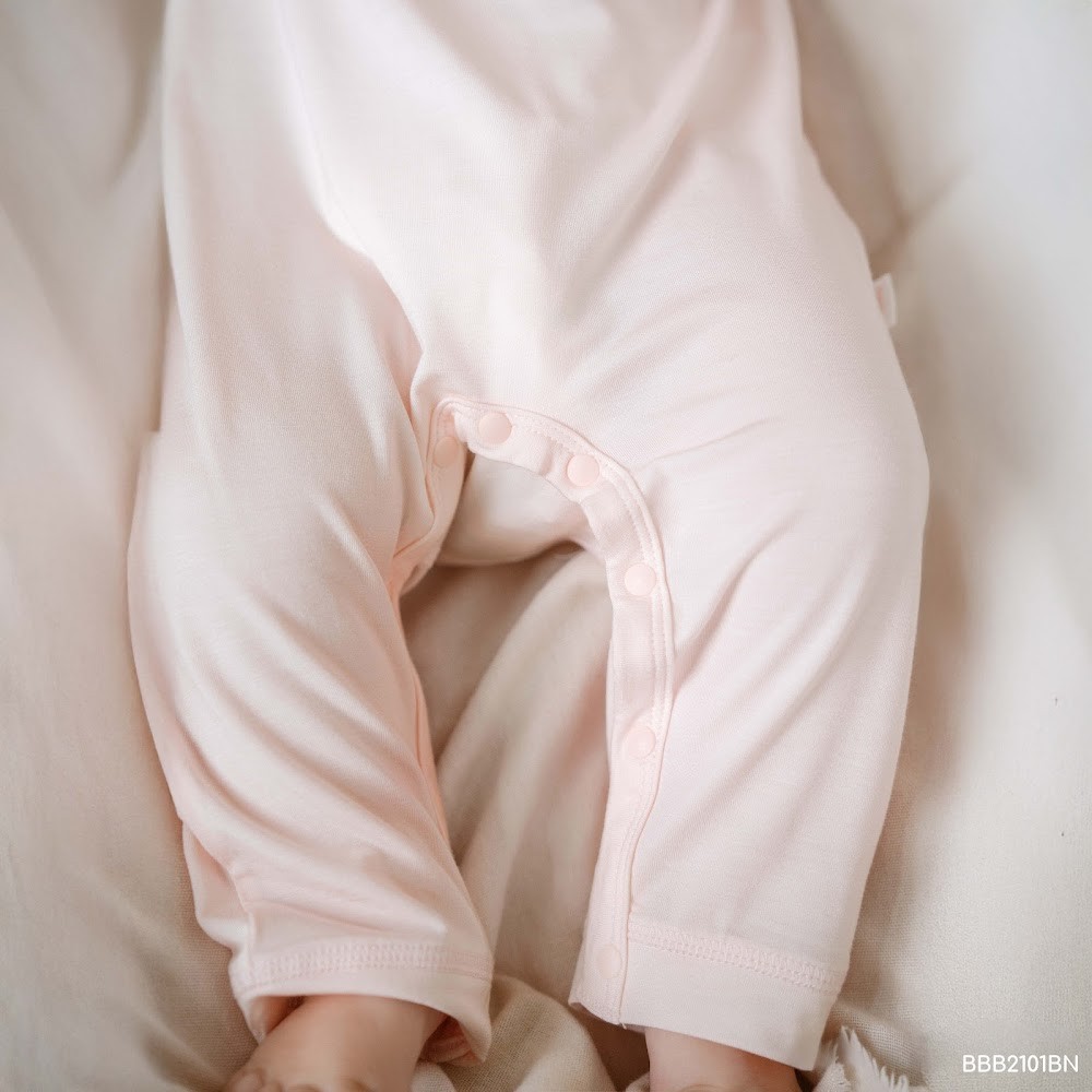 (1M-9M) Body dài tay cài vai Bèo ngực Bé gái Bubaby Bambus BBB2101BN | Body BU chính hãng