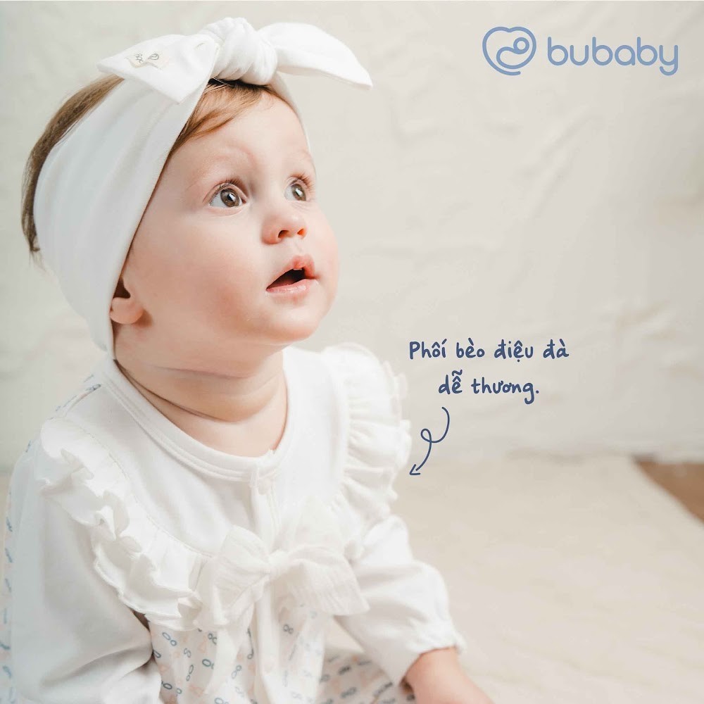 ( 1M-12M) Body dài tay cài giữa bèo ngực bé gái Iconic 1 BU Baby Cotton BCT215900| Quần áo Bubaby chính hãng