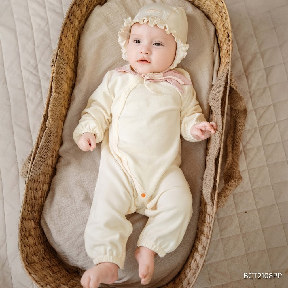 (NB-3M) Body dài tay cài chéo cổ Peter Pan Thu êm cho bé gái Bubaby Cotton BCT2108PP | BU Baby chính hãng
