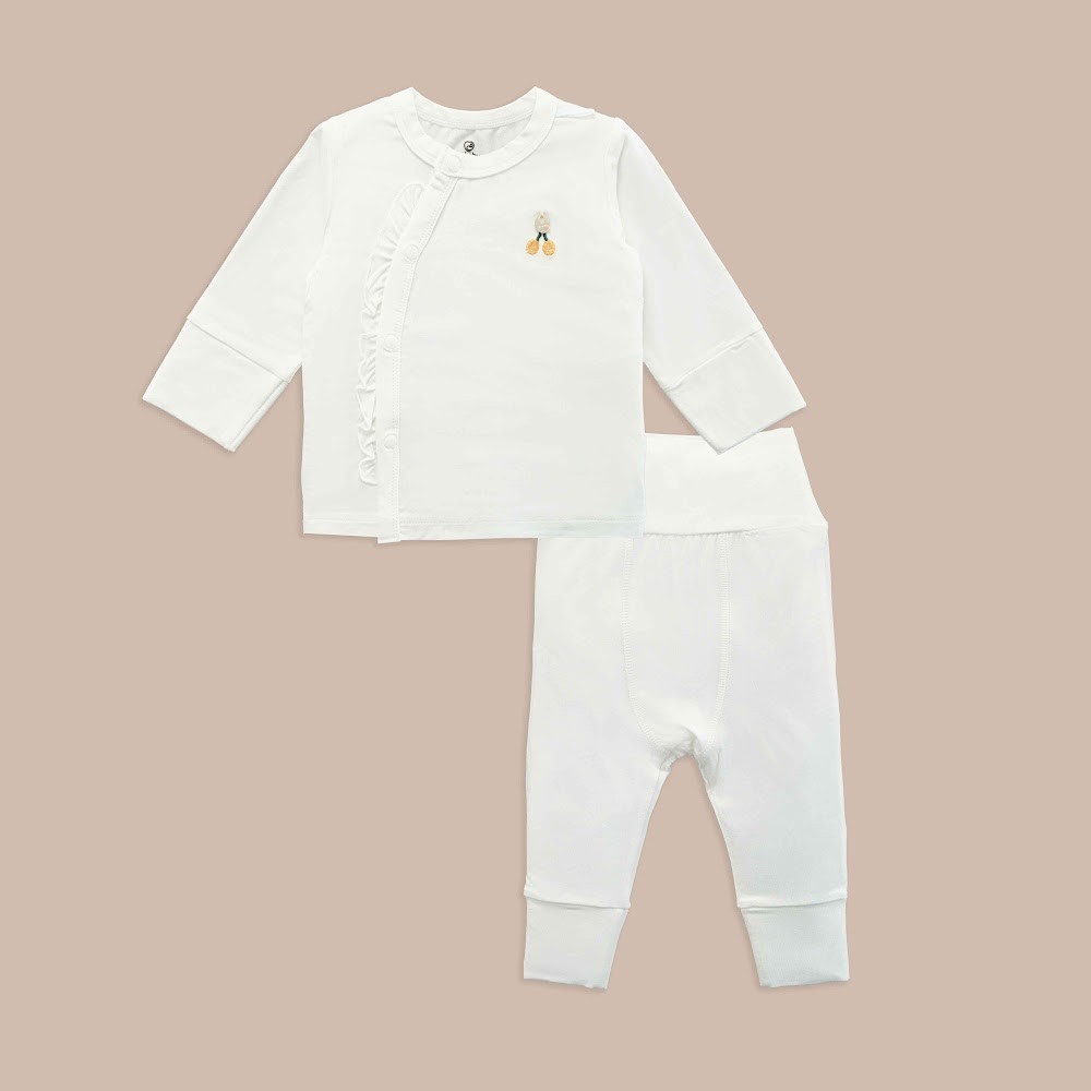 (NB-3M) Bộ dài tay cài chéo bé gái bao tay chân lật BU Baby Bambus BBB110813 | Quần áo Bubaby chính hãng