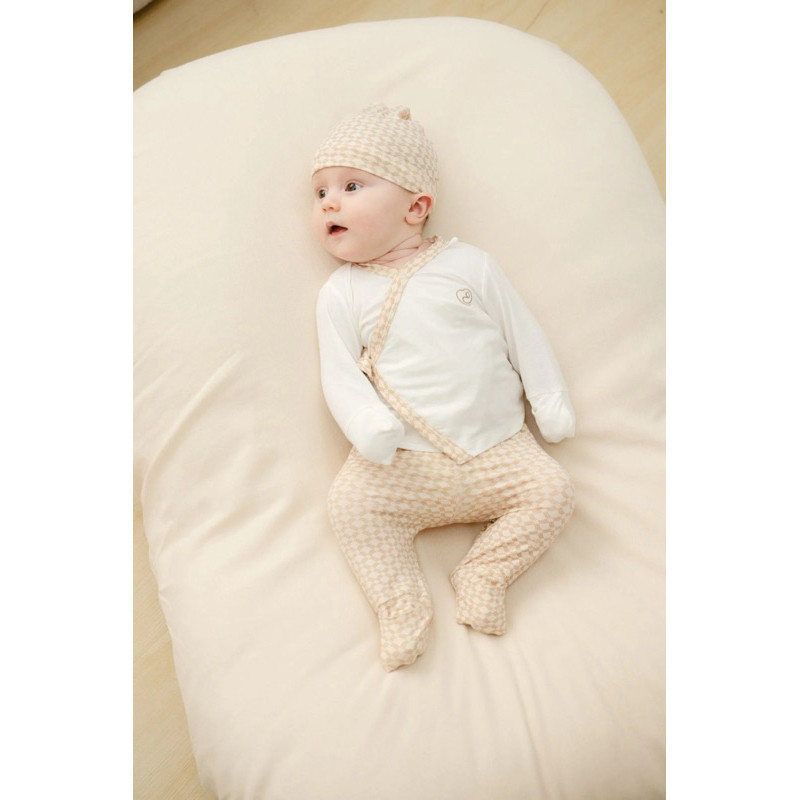 (0-3M) Bộ dài tay cài chéo Bu Baby BBB1108IN Bambus Iconic 2 sợi tre mềm mát, kháng khuẩn, kiểm soát nhiệt độ