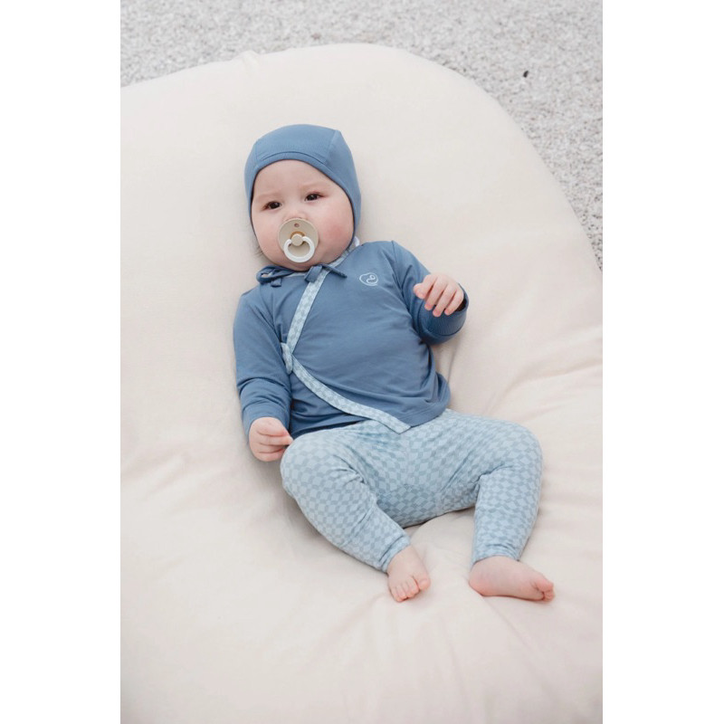 (0-3M) Bộ dài tay cài chéo Bu Baby BBB1108IN Bambus Iconic 2 sợi tre mềm mát, kháng khuẩn, kiểm soát nhiệt độ