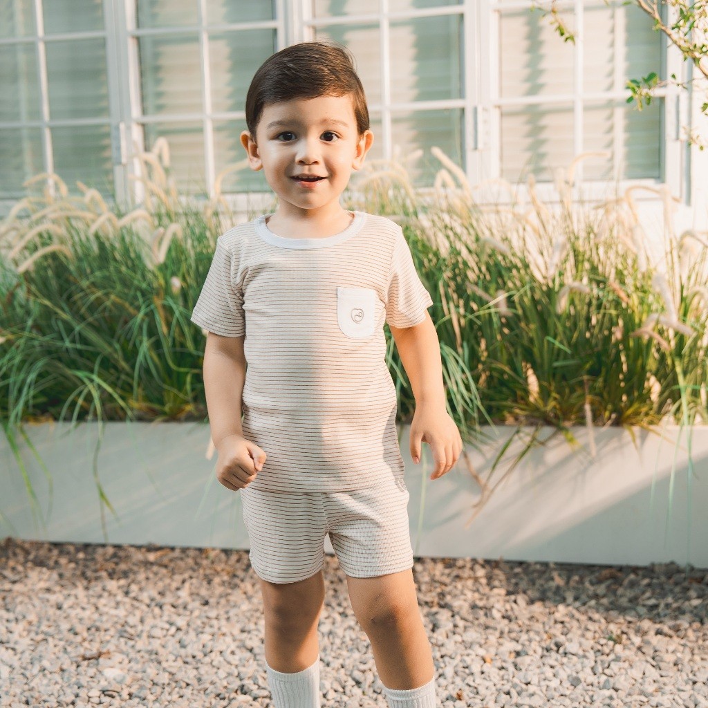 (1Y-5Y) Bộ quần áo ngắn tay Cổ tròn túi ngực BSR1304ST Siro Stripy Bubaby bé trai – Bu baby bé gái – Quần áo Bubaby