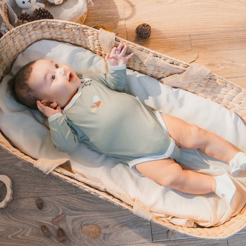 (1M-12M) Bộ đồ liền thân dài tay cổ chồm BSR210500 Siro cho bé sơ sinh -	Bubaby sơ sinh – Quần áo Bubaby