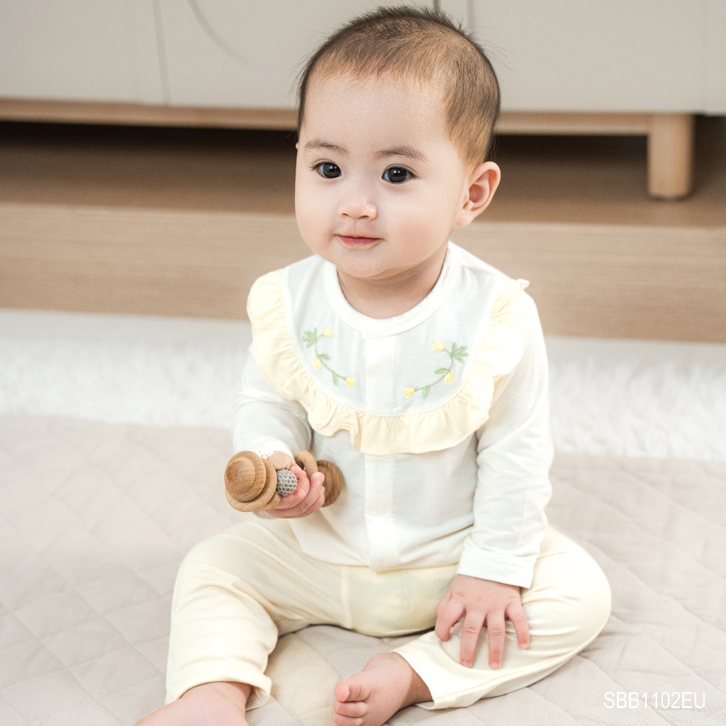 (1-12M) Bộ quần áo dài tay thêu hoa Bubaby, bộ dài tay trẻ em, bộ dài tay bé gái Bambus SBB1102EU