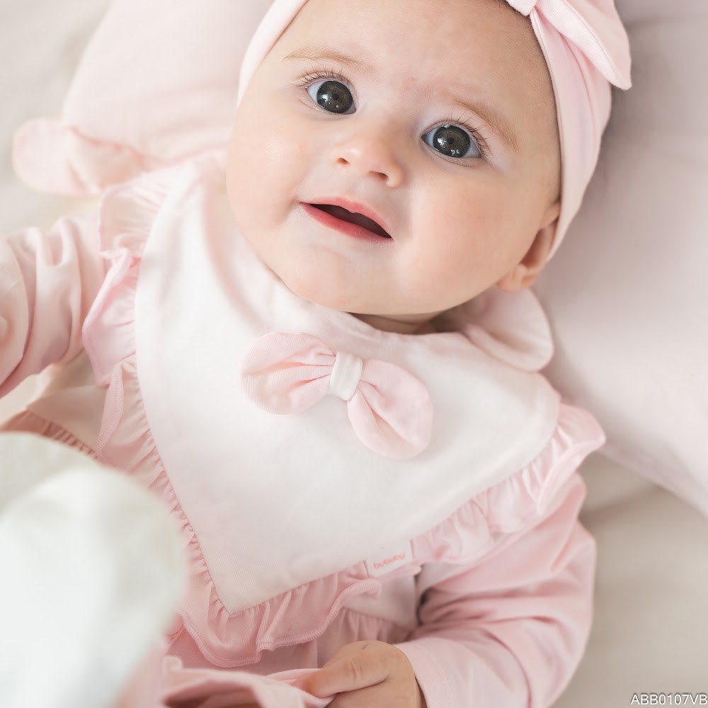 BU Baby Set phụ kiện Yếm cài lệch viền bèo, Băng đô, bao tay chân bé gái Bamboo ABB0 | Phụ kiện chính hãng