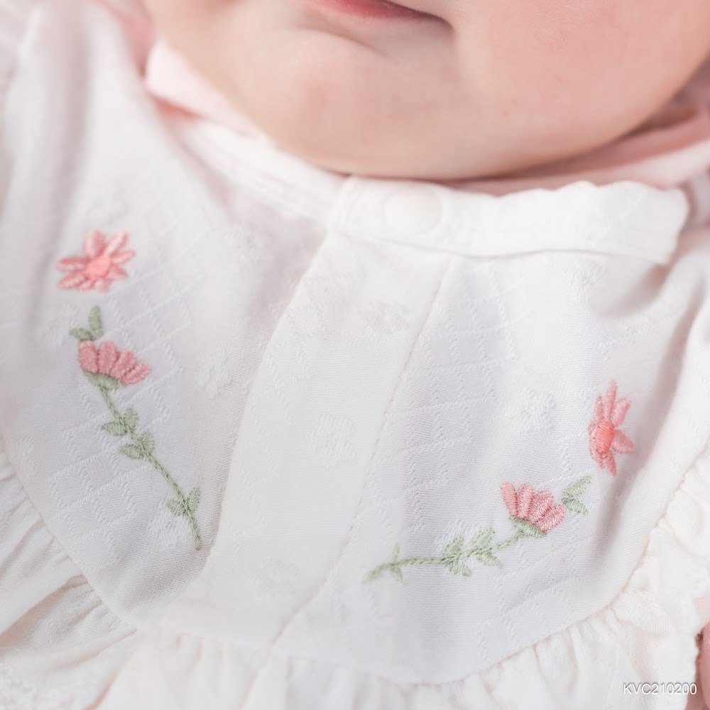 BU Baby (0M-6M) Body dài tay cài giữa, bèo đáp ngực Viscose Cotton KVC210200 | Body sơ sinh chính hãng