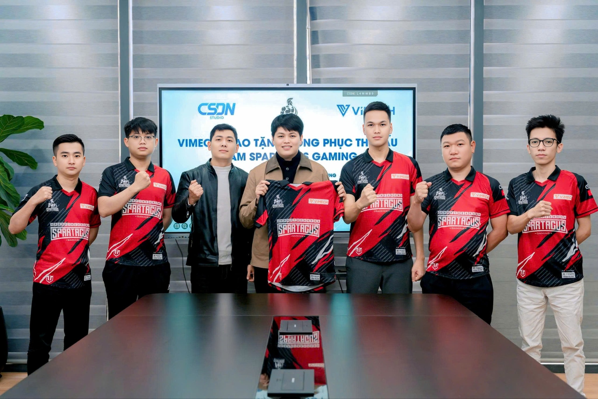 VIMECH TRAO TẶNG ĐỒNG PHỤC THI ĐẤU TEAM SPARTACUS GAMING