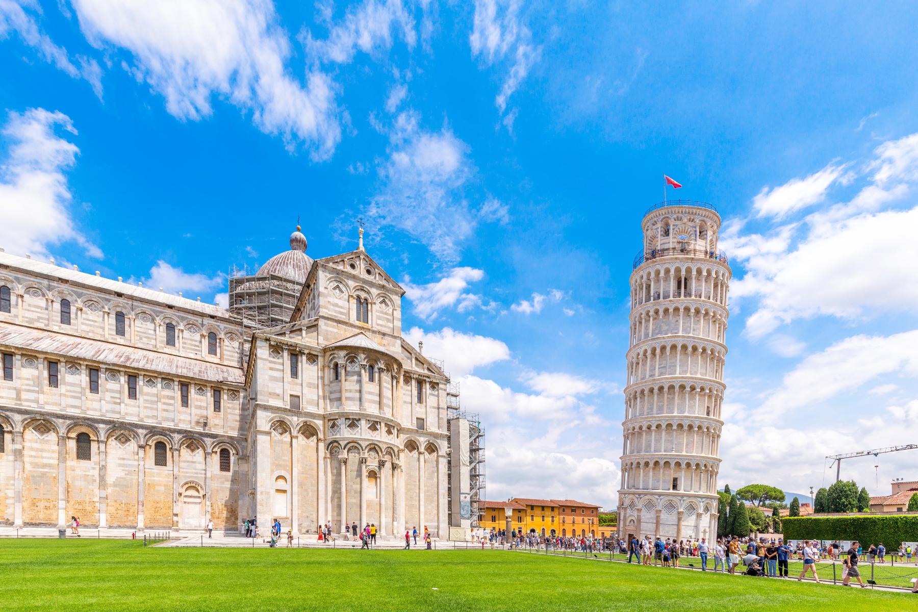 Du lịch châu Âu nên đi tự túc hay theo tour?