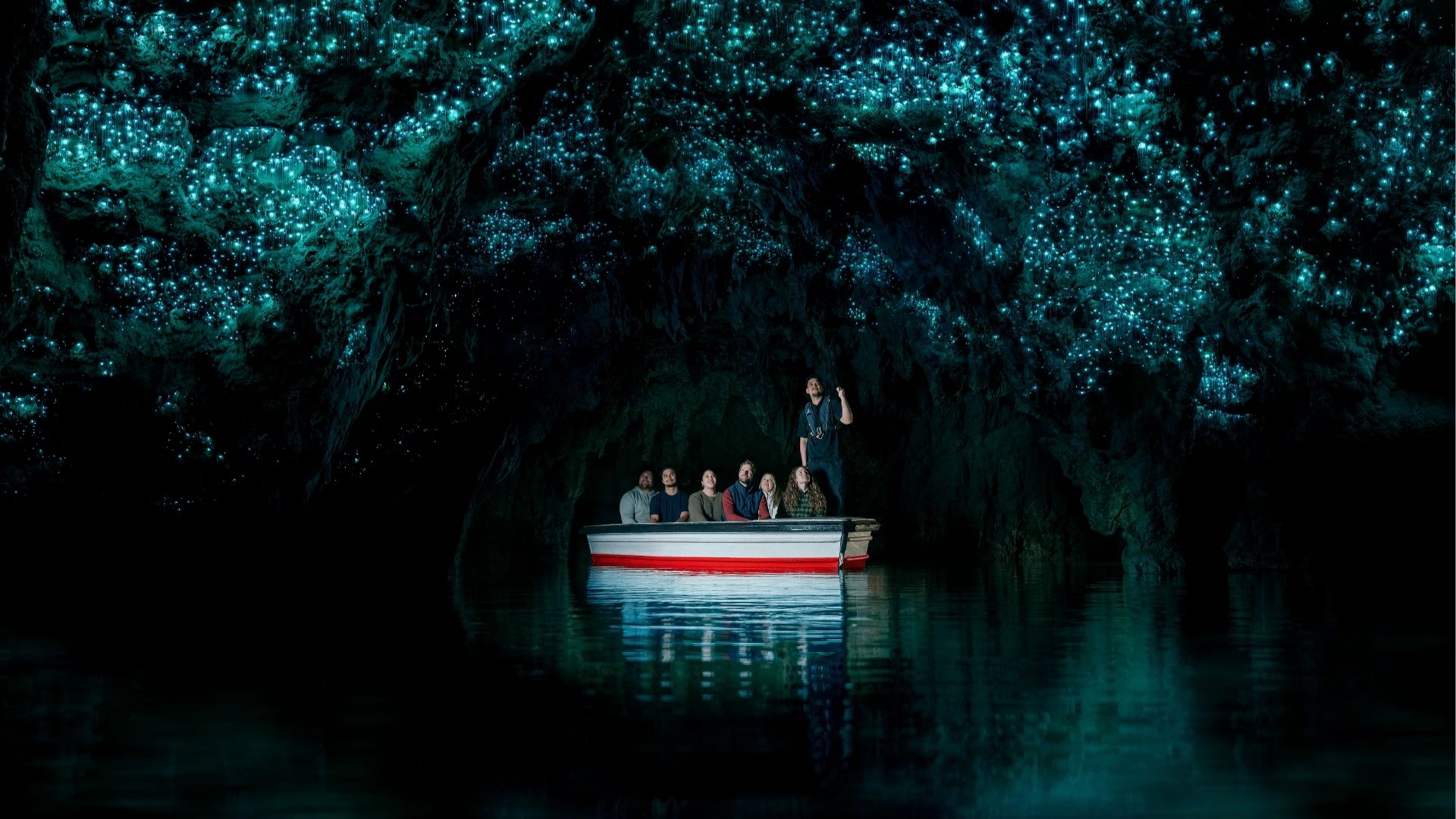Waitomo Glowworm Caves - thế giới ánh sáng xanh dưới lòng đất New Zealand