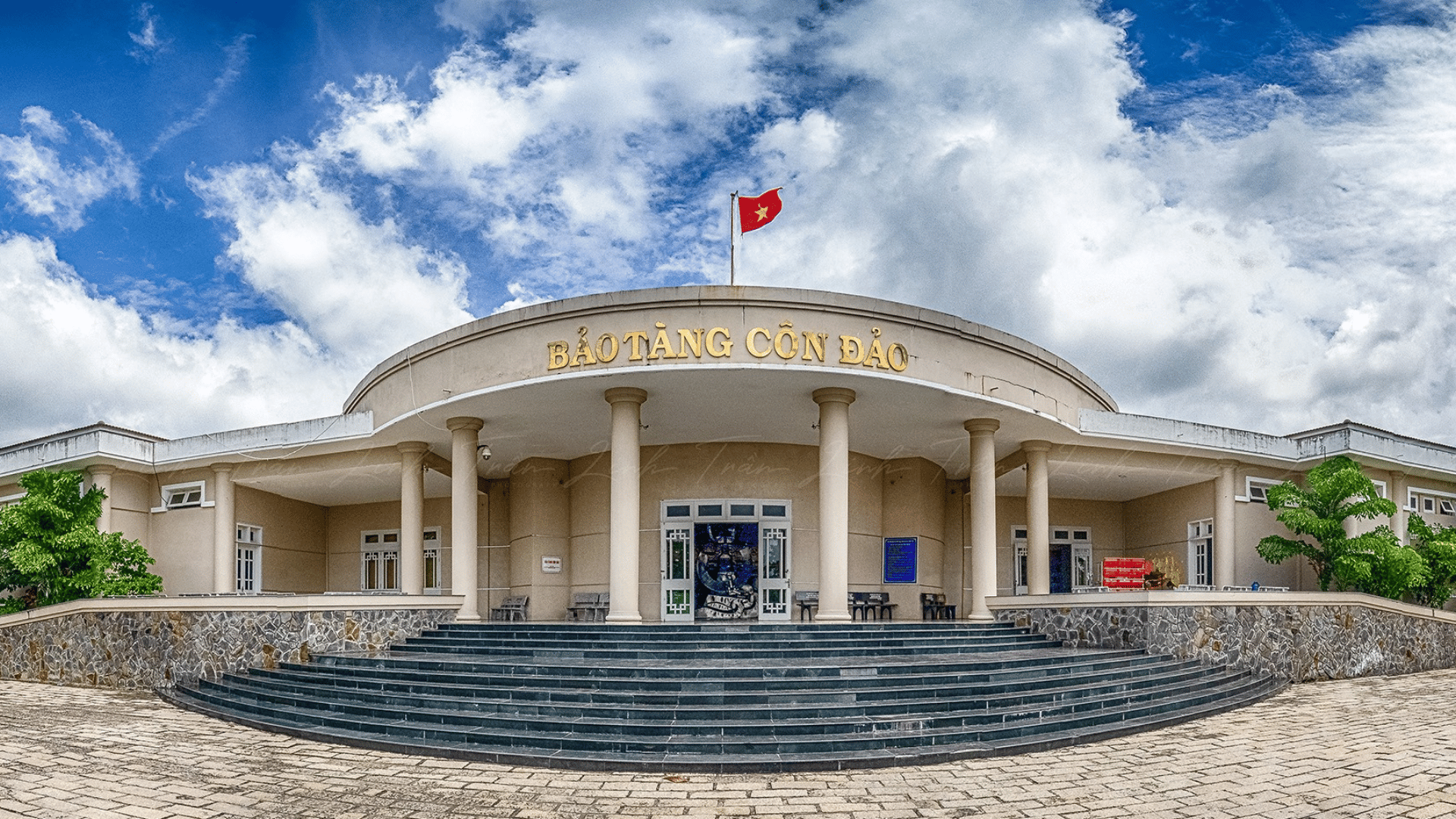 VỀ CÔN ĐẢO - CHẠM VÀO LỊCH SỬ & HÒA MÌNH CÙNG VẺ ĐẸP THIÊN NHIÊN BIỂN ĐẢO