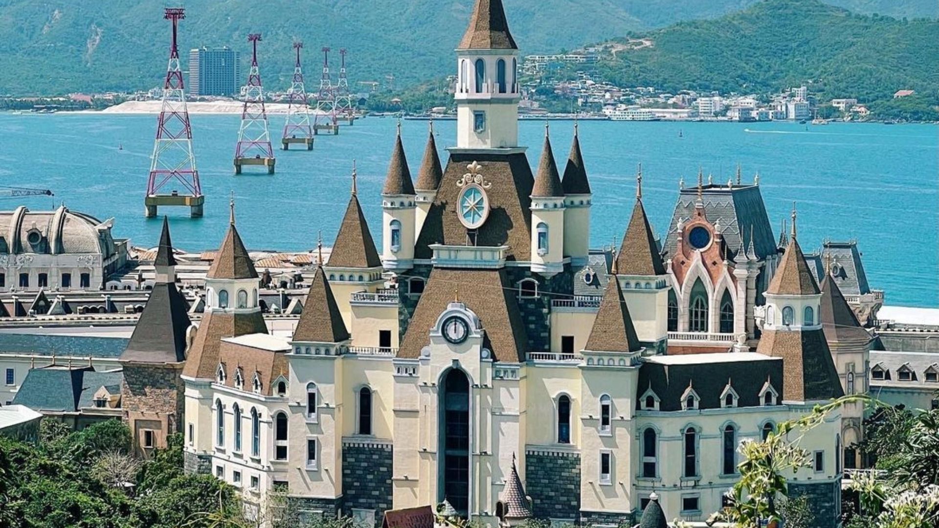 KHÚC GIAO HÒA BIỂN XANH VÀ NẮNG VÀNG: NHA TRANG - PHÚ YÊN - NINH CHỮ