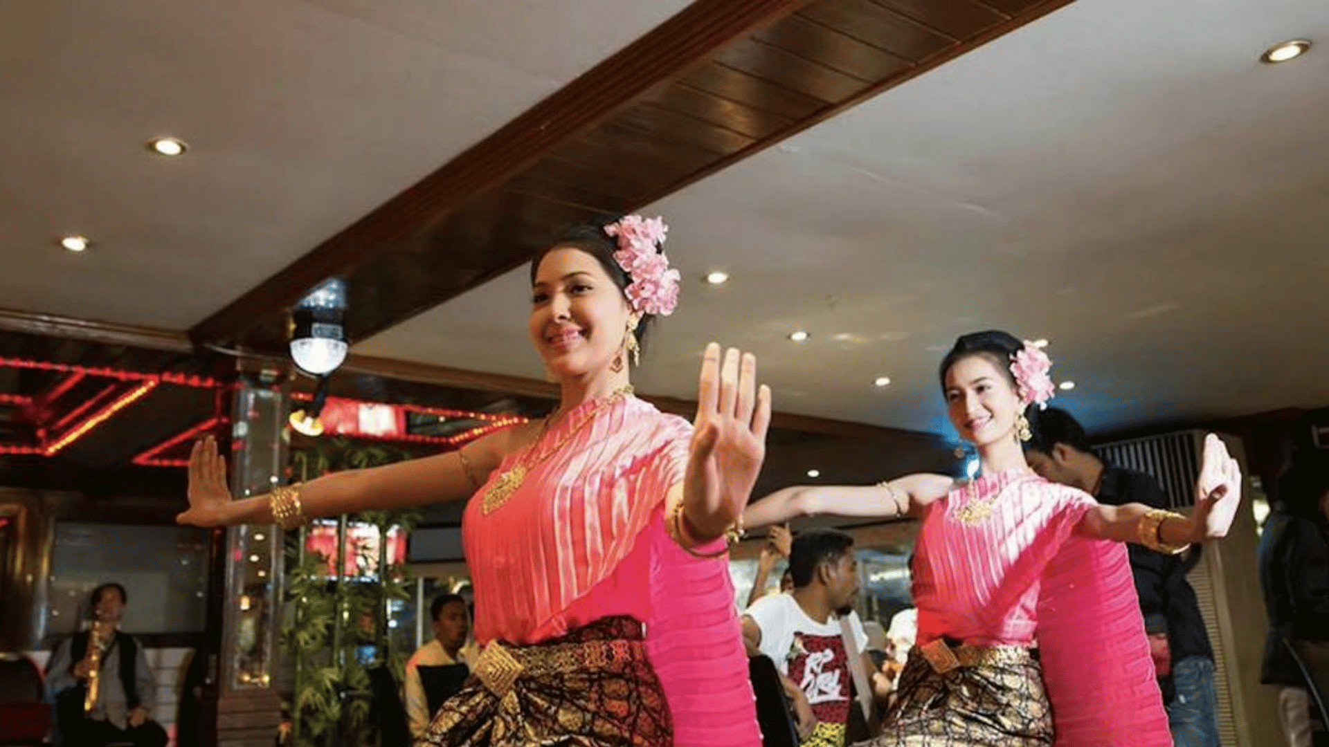 TRẢI NGHIỆM DU THUYỀN CHAO PHRAYA WHITE ORCHID – NGẮM BANGKOK VỀ ĐÊM