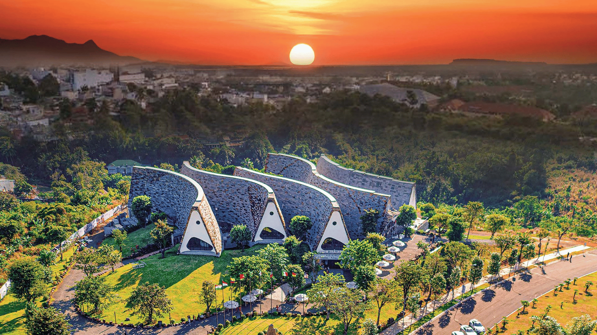 HÀNH TRÌNH TÂY NGUYÊN: BUÔN MA THUỘT - PLEIKU - KONTUM