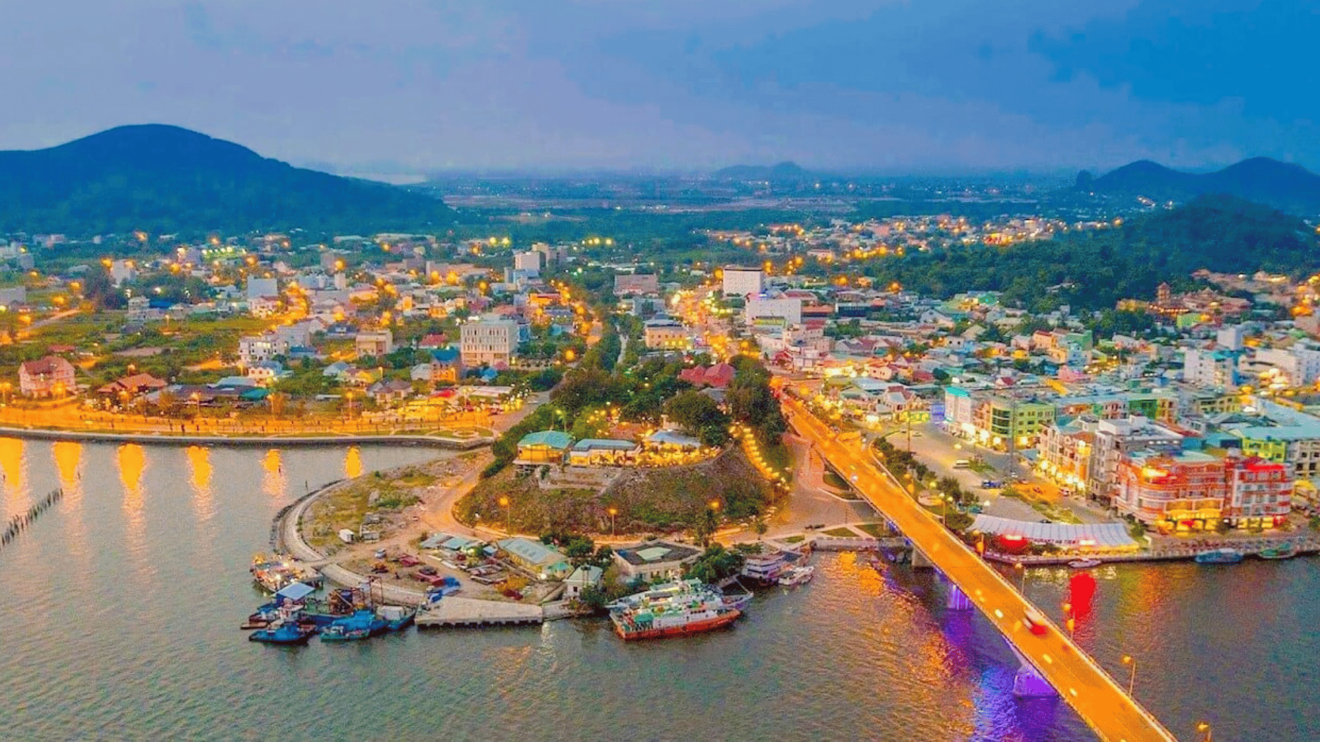 BIỂN NGỌC PHƯƠNG NAM: HÀ TIÊN - PHÚ QUỐC - RẠCH GIÁ - AN GIANG