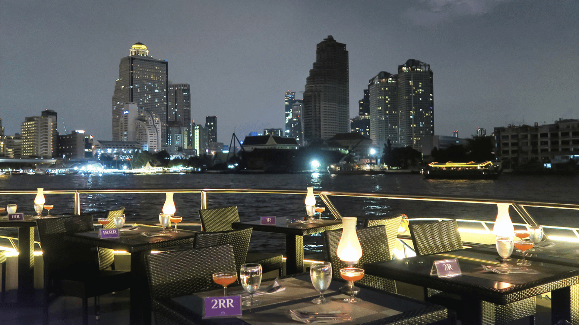 TRẢI NGHIỆM DU THUYỀN CHAO PHRAYA WHITE ORCHID – NGẮM BANGKOK VỀ ĐÊM