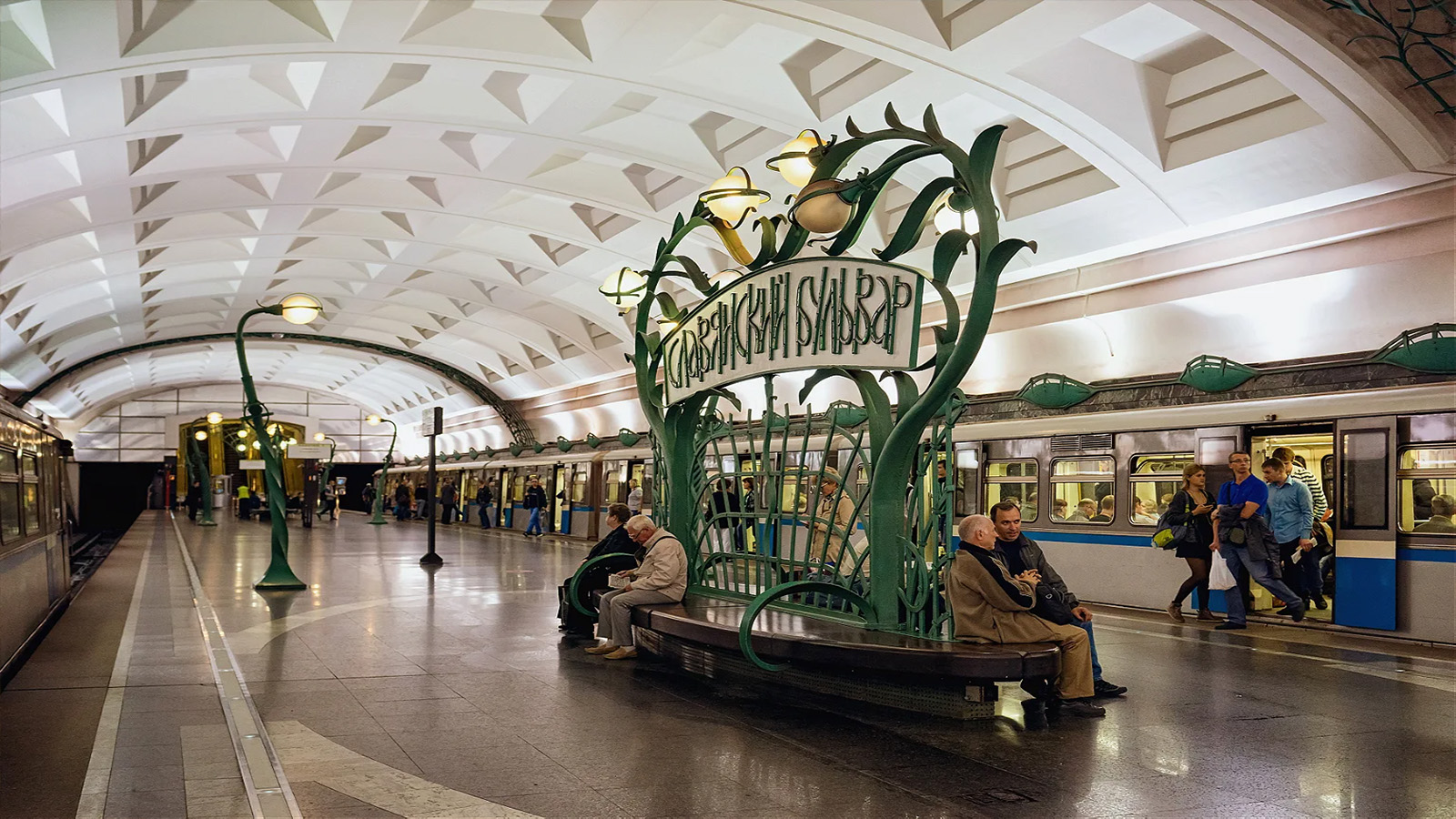 SẮC THU XỨ BẠCH DƯƠNG: MOSCOW - SAINT PETERSBURG