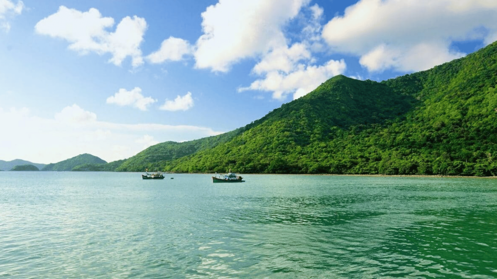 VỀ CÔN ĐẢO - CHẠM VÀO LỊCH SỬ & HÒA MÌNH CÙNG VẺ ĐẸP THIÊN NHIÊN BIỂN ĐẢO