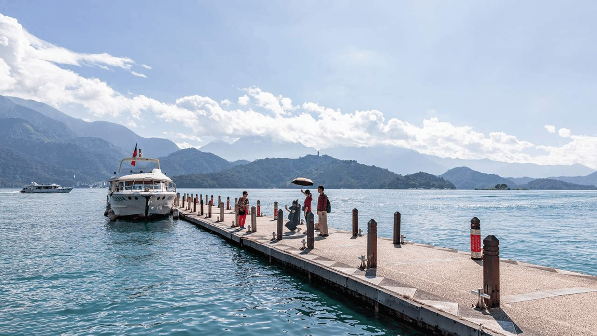 VÉ ĐI THUYỀN HỒ NHẬT NGUYỆT - ĐÀI LOAN