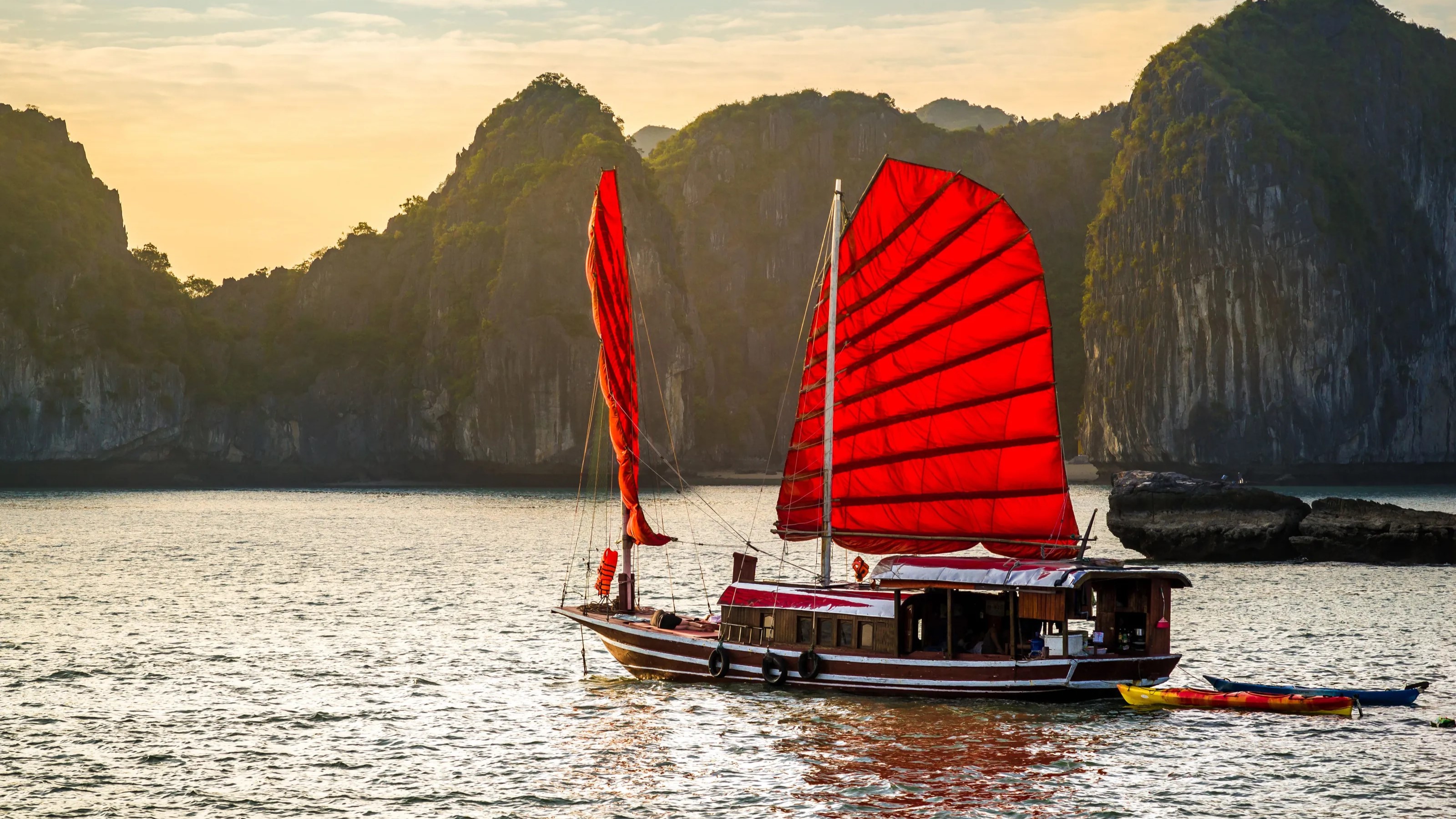 CHẠM VÀO DI SẢN BẮC BỘ: HÀ NỘI - HẠ LONG