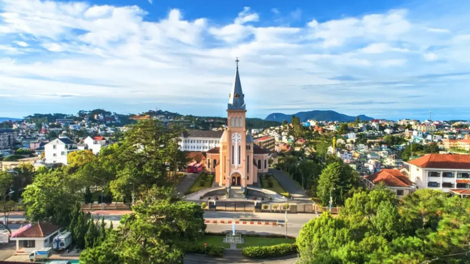 ĐÀ LẠT - THÀNH PHỐ SƯƠNG MÙ