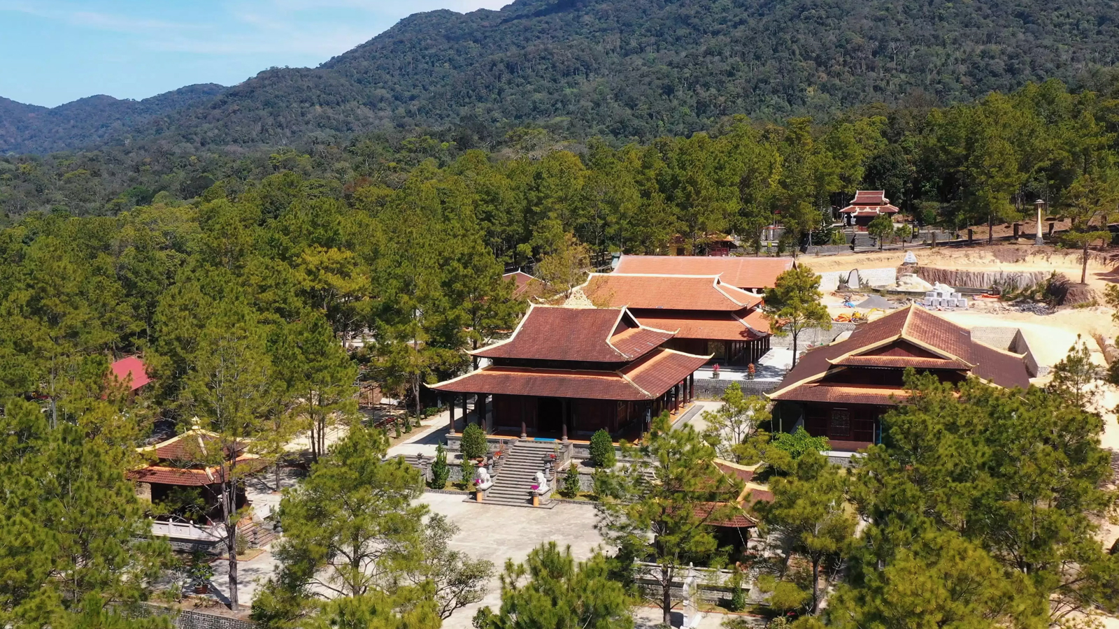 TÂY NGUYÊN: BUÔN MA THUỘT - PLEIKU - KONTUM