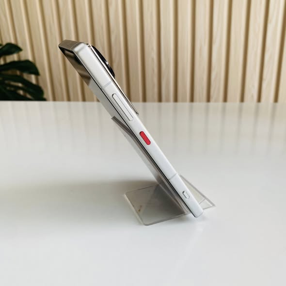 ZTE NUBIA Z70 ULTRA QUỐC TẾ — FLAGSHIP GAMING, CHIP 8 ELITE 12/256GB Màu Vàng -