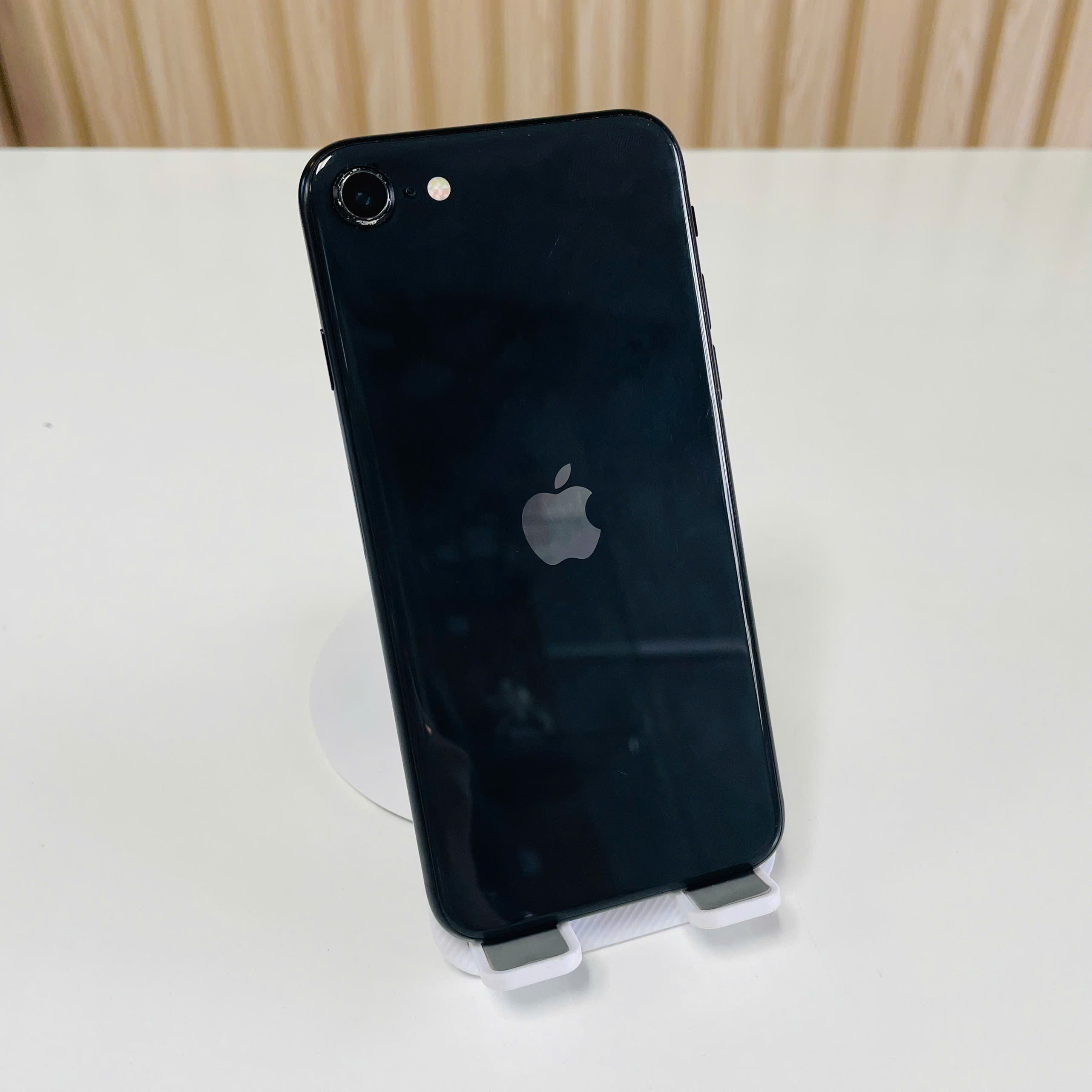 Iphone SE 2020 Mỹ 64GB Đen Đẹp 97% Pin 84% Màn Hơi Già Và Ép Kính