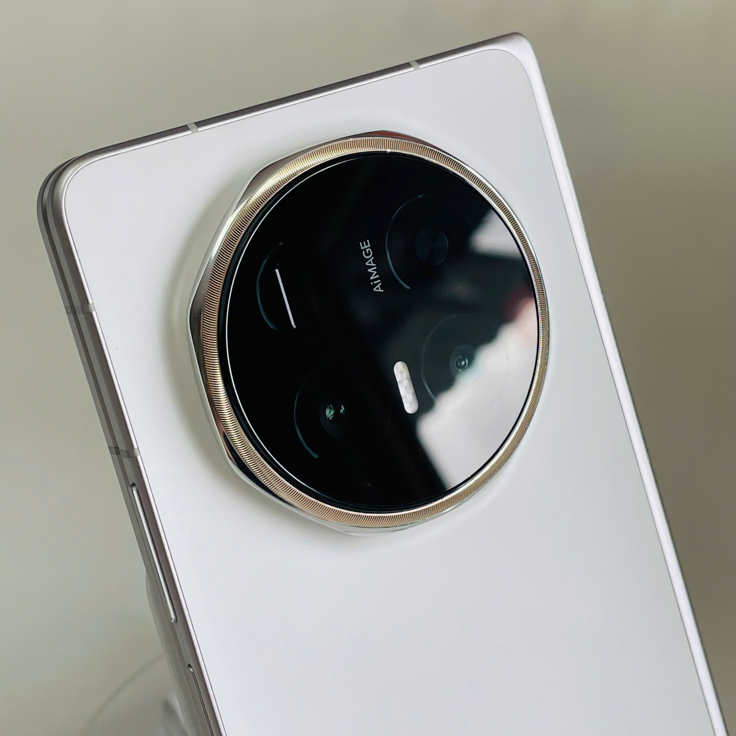 🔥 HONOR MAGIC V6 – 12GB/512GB Trắng Đẹp 99% Pin 100%