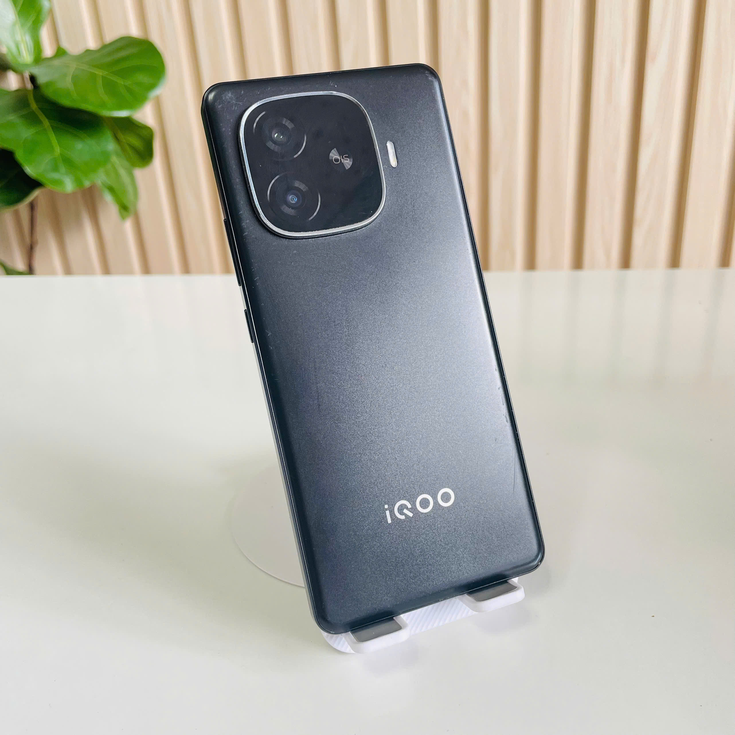 🔥 iQOO Z9 TURBO PLUS 5G 12/256GB Đẹp 98% Màu Đen Kèm sạc 30W