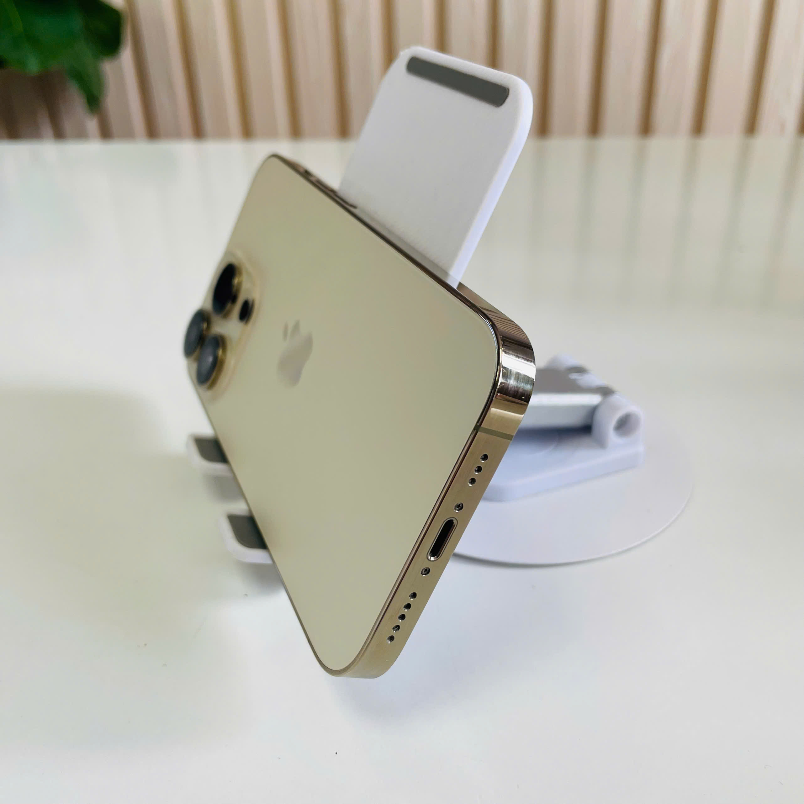 IPhone 14 Pro Mỹ 128GB Gold Đẹp 98+ Pin 81 Thay Màn Zin Và Pin