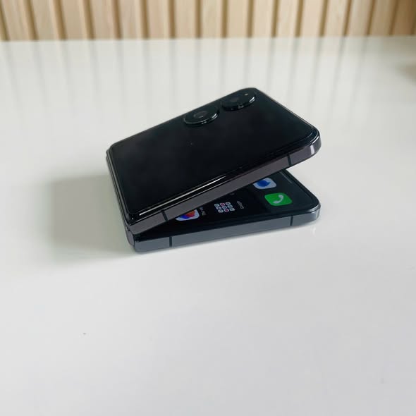 Xiaomi Mix Flip (12GB/512GB) - Bản Quốc Tế, Gập Cao Cấp Màu Đen - Kèm Sạc 30W Đẹp 98%