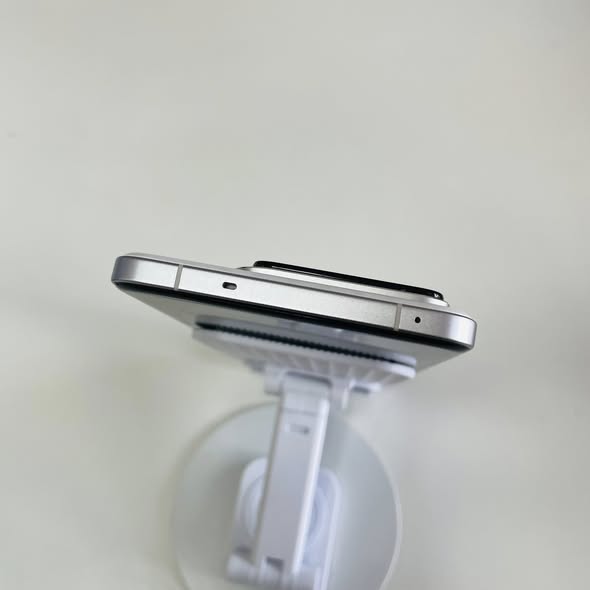 📱 Realme GT 7 Pro 💾 RAM 16GB | ROM 512GB 🎨 Màu: Trắng sang trọng Đẹp 98%