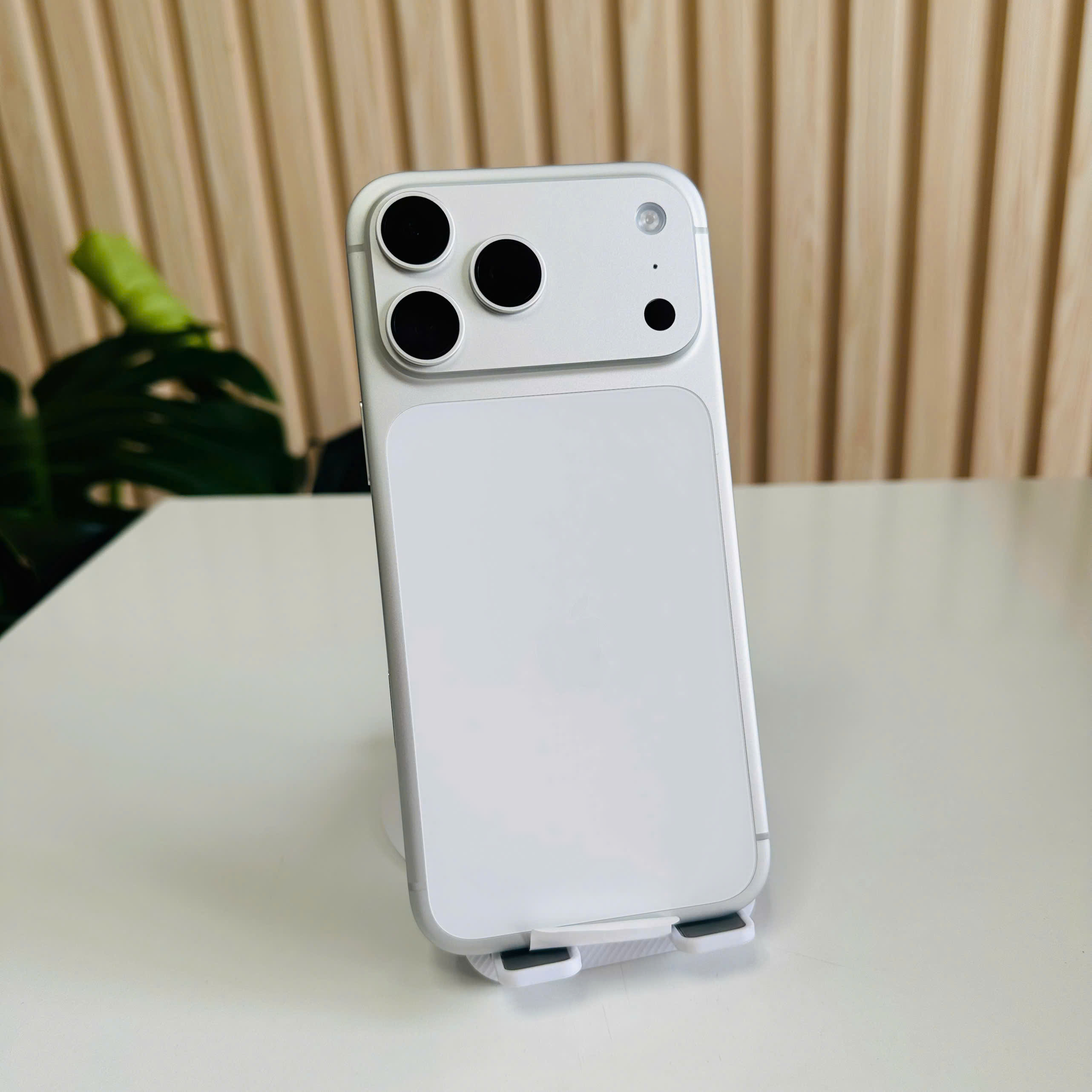 🔥 IPHONE 17 PRO MAX LOCK CNC - Màu Trắng New -  EID Gắn Sim Là Lên Sóng - Sài 2 Sim