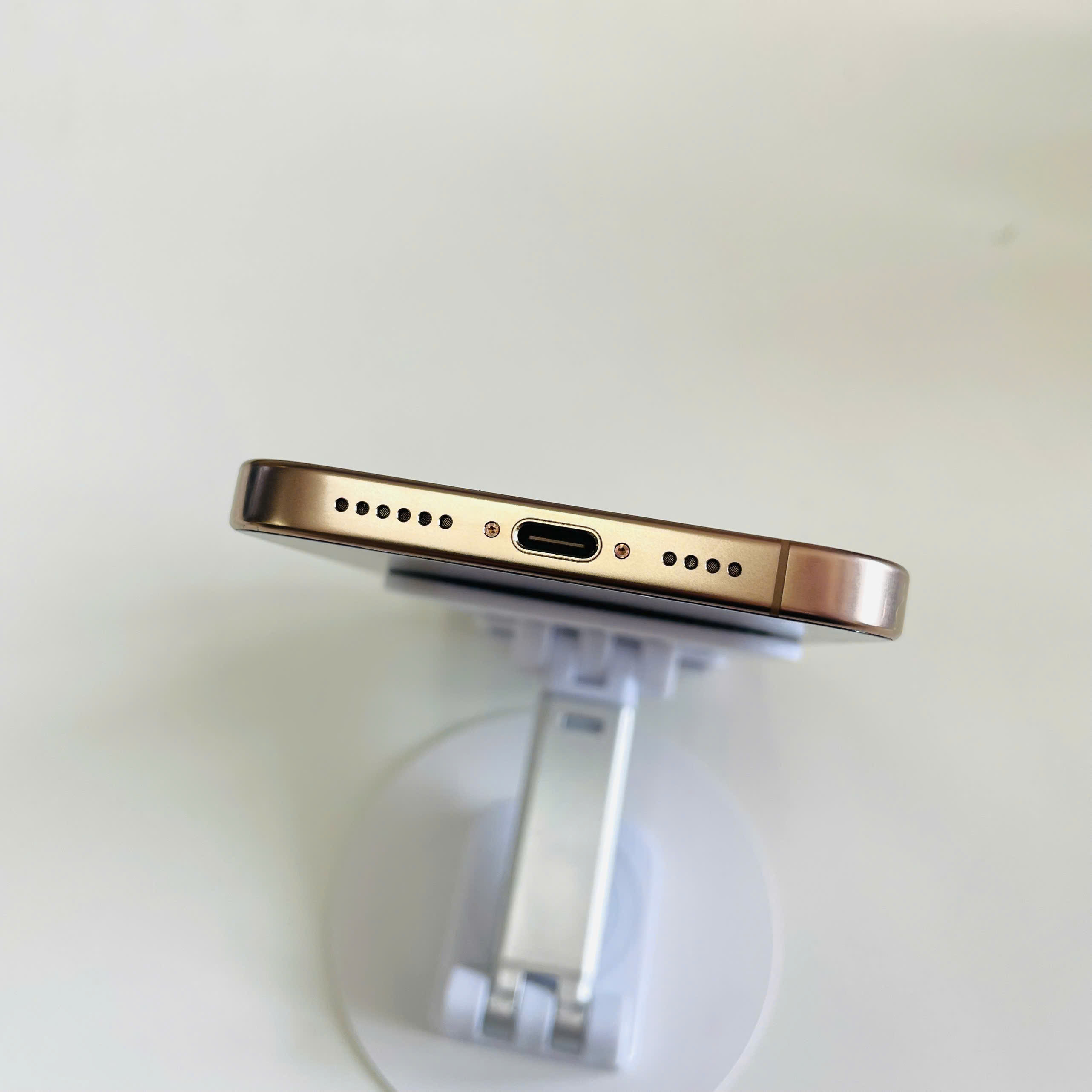 📱 iPhone 16 Pro Max Quốc Tế – 256GB Pin 100% Màu Sa Mạc Đẹp 98% Kèm Sạc 30W